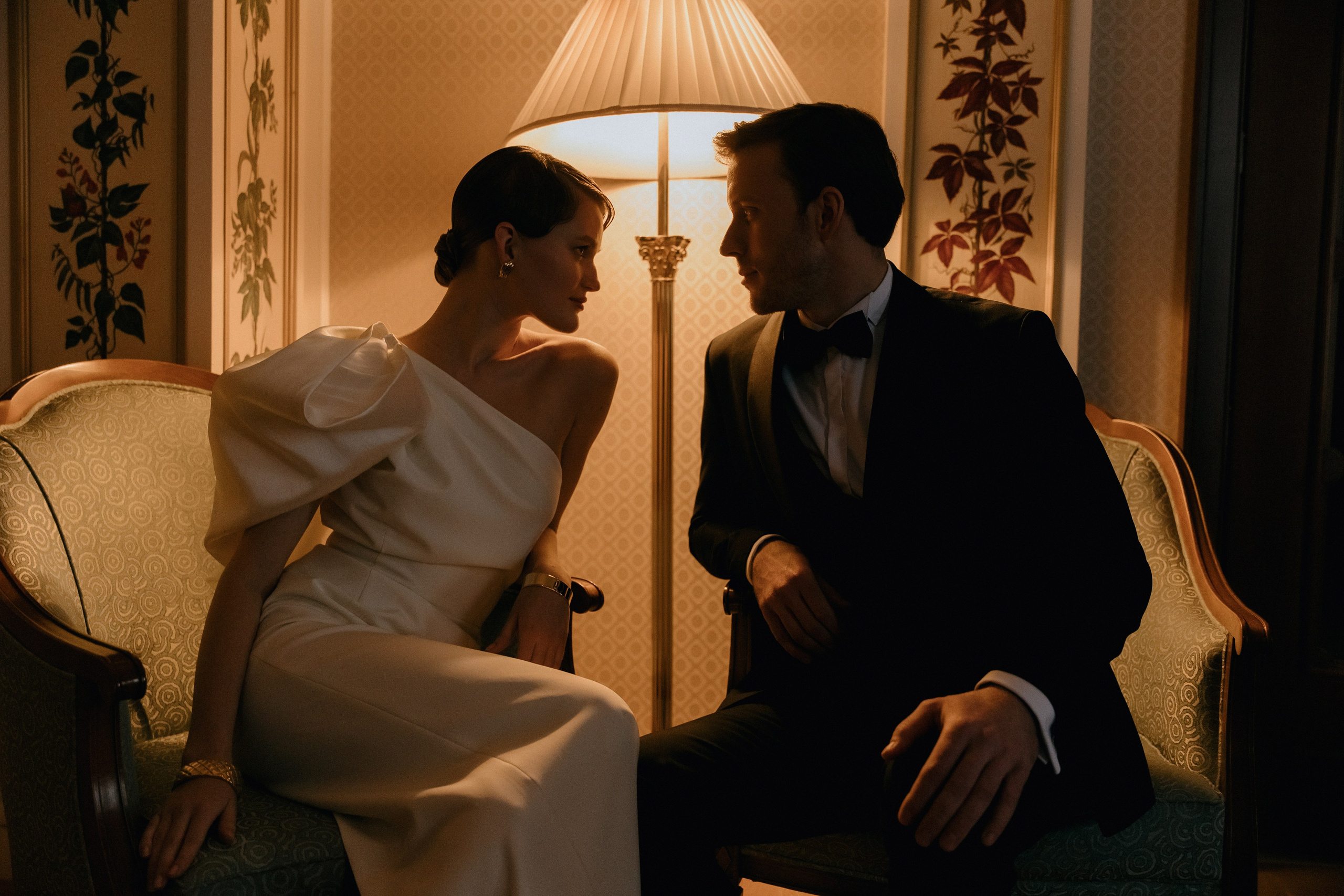 Свадебная фотосессия в гостинице Ленинградская. Свадебный фотограф Москва