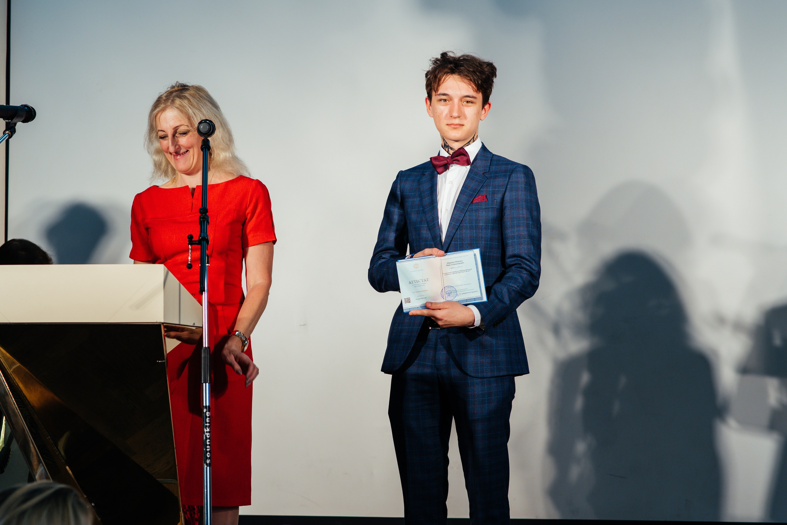 Вручение аттестатов. Выпускные альбомы в Подольске Москве и МО