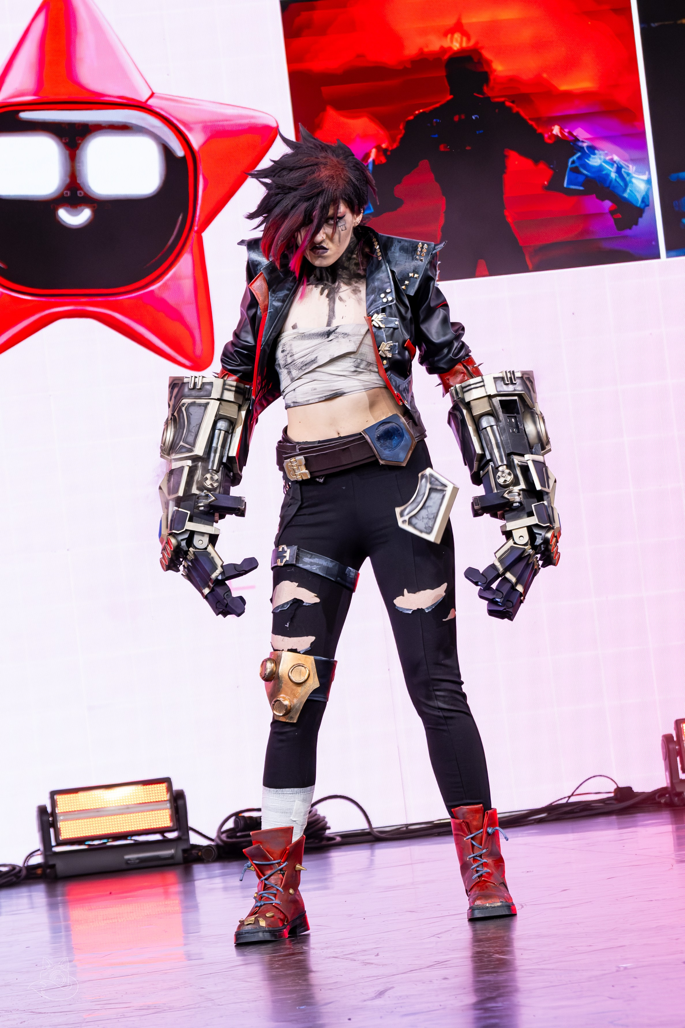 Сцена РЭД ЭКСПО 2024. Косплей фотограф