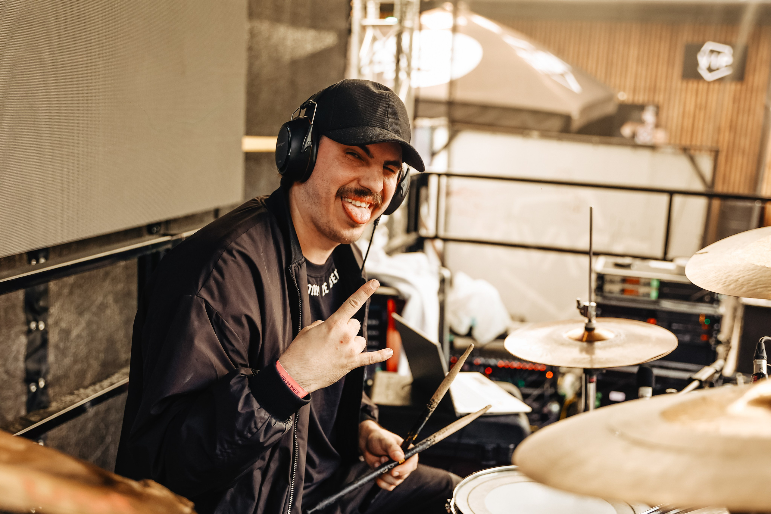 ЛЕТНИЙ МЕТАЛ В ПРАВДЕ