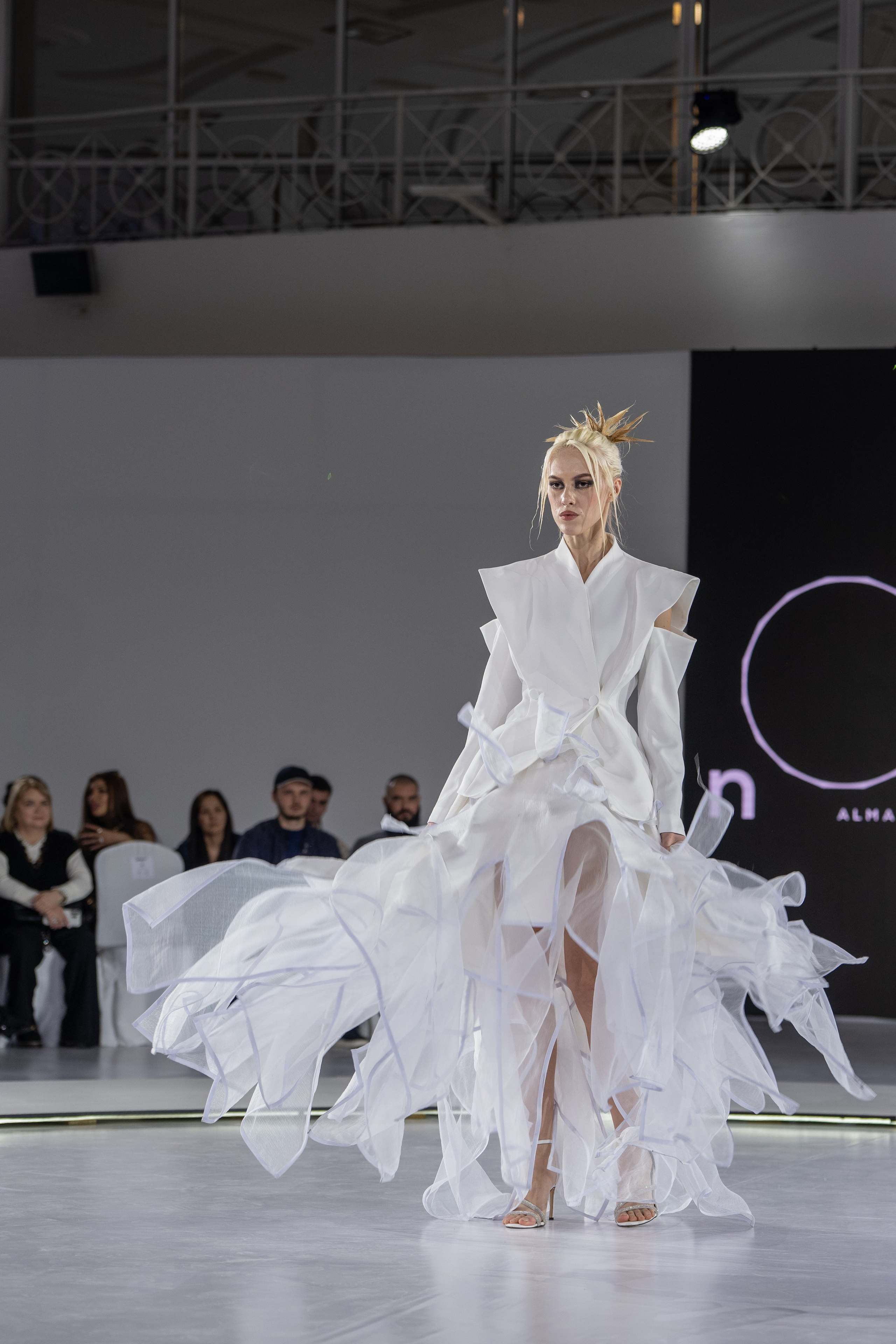 Dwsigner Nazar Almazbekov. Сайт Алматинского НЮ АРТ, будуар и фэшн фотографа Дениса Карпенко