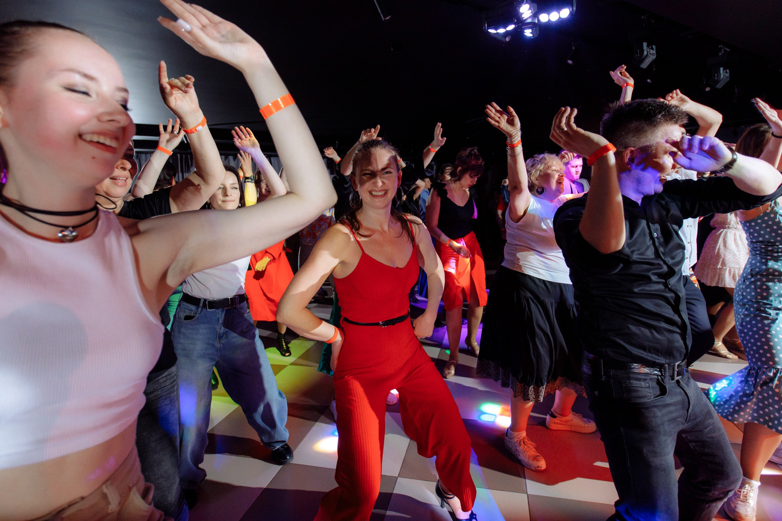 ISALSА. Вечеринка в школе танцев. Свадебный фотограф в Ярославле Анастасия Архипова
