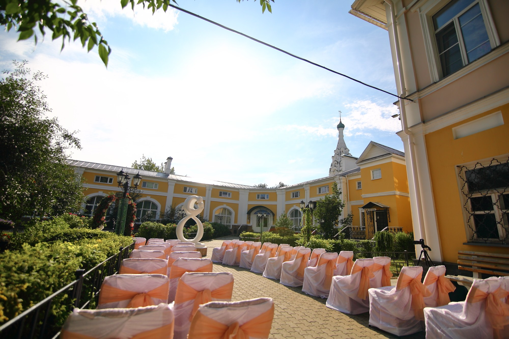 Выездная регистрация в красивом месте в Ярославле. Свадебный и репортажный фотограф в Ярославле и Санкт-Петербурге Роман Микрюков