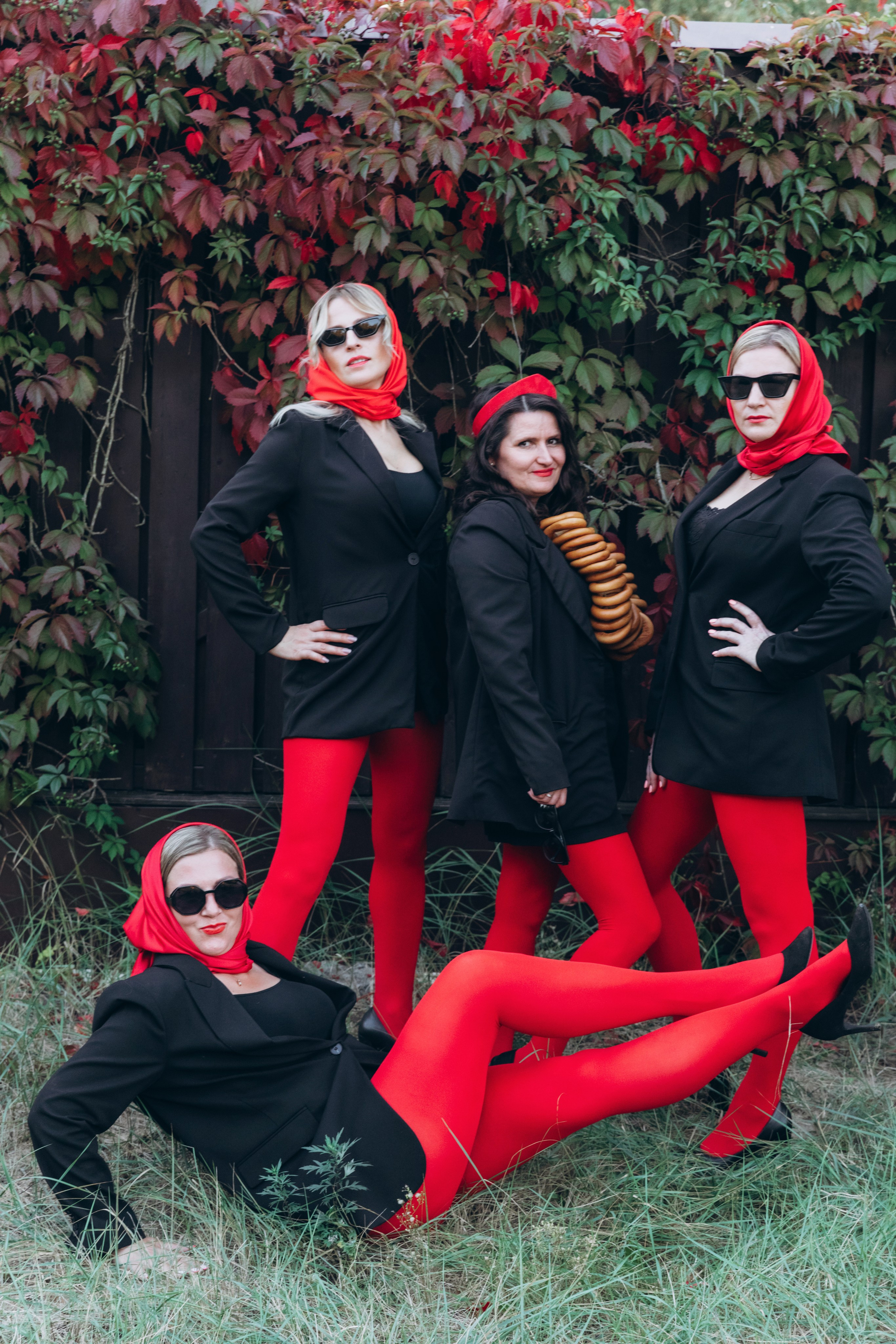 фотограф СПб девичник спб фотопрогулка фотопрогулка спб вежновец светлана фотосессия девичника фотограф питер фотограф санкт-петербург фотосессия в красных колготках