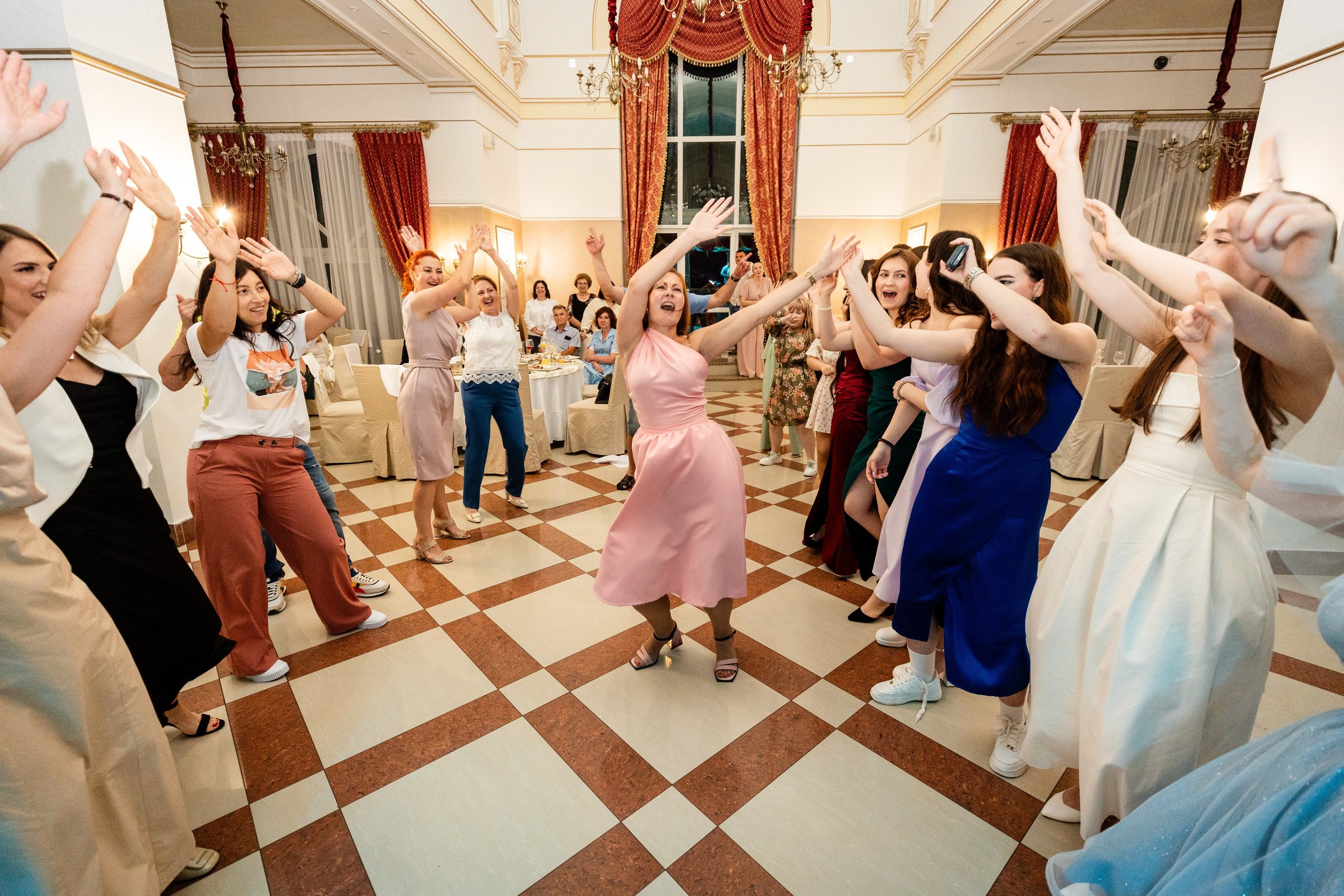 Школьный выпускной. Детский фотограф видеограф в Хабаровске Михаил Орлов