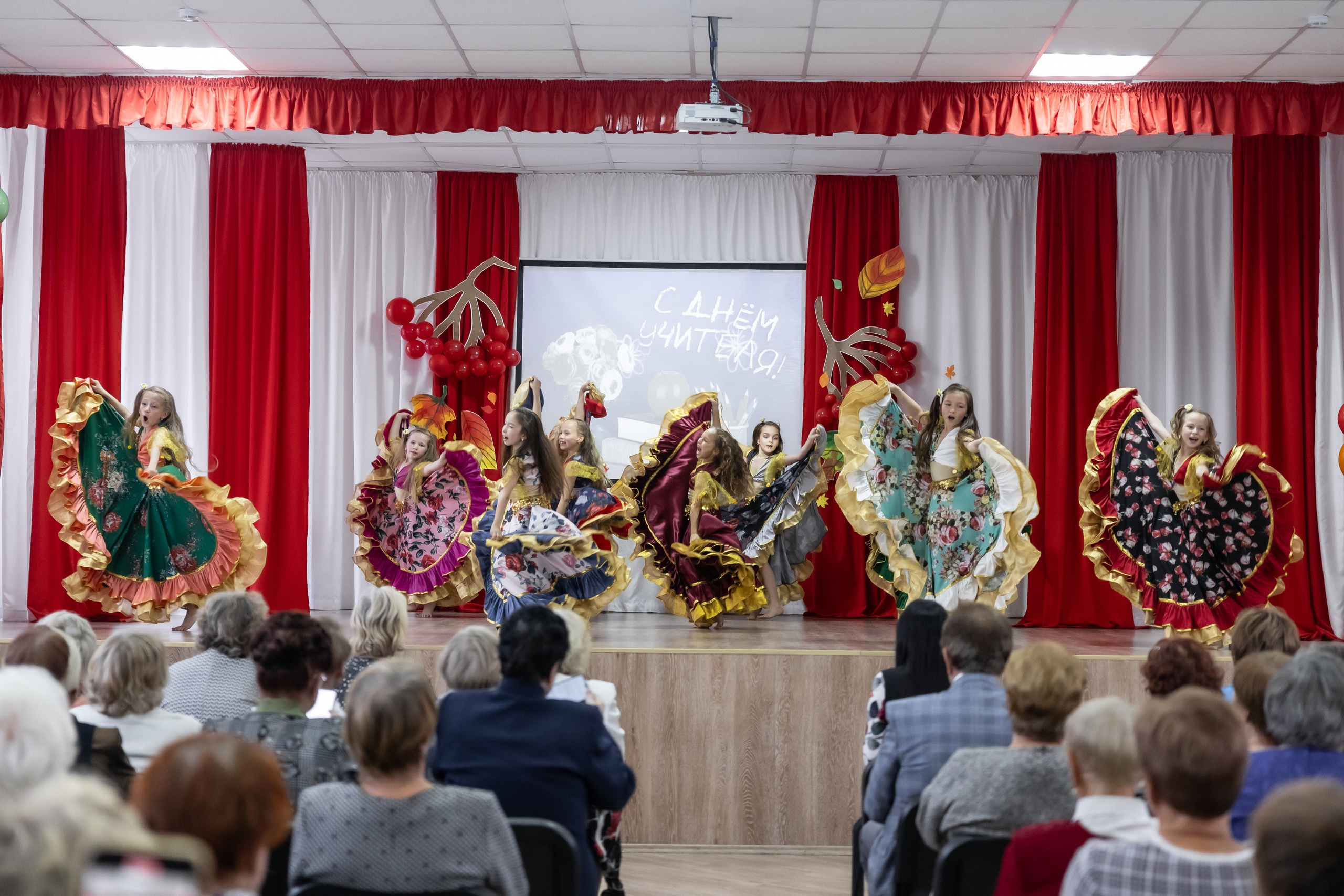 День учителя. Школа 31. Октябрь 2024. Свадебный и Семейный фотограф г. Ижевск Гульназ Солдатова. Гульназ фото