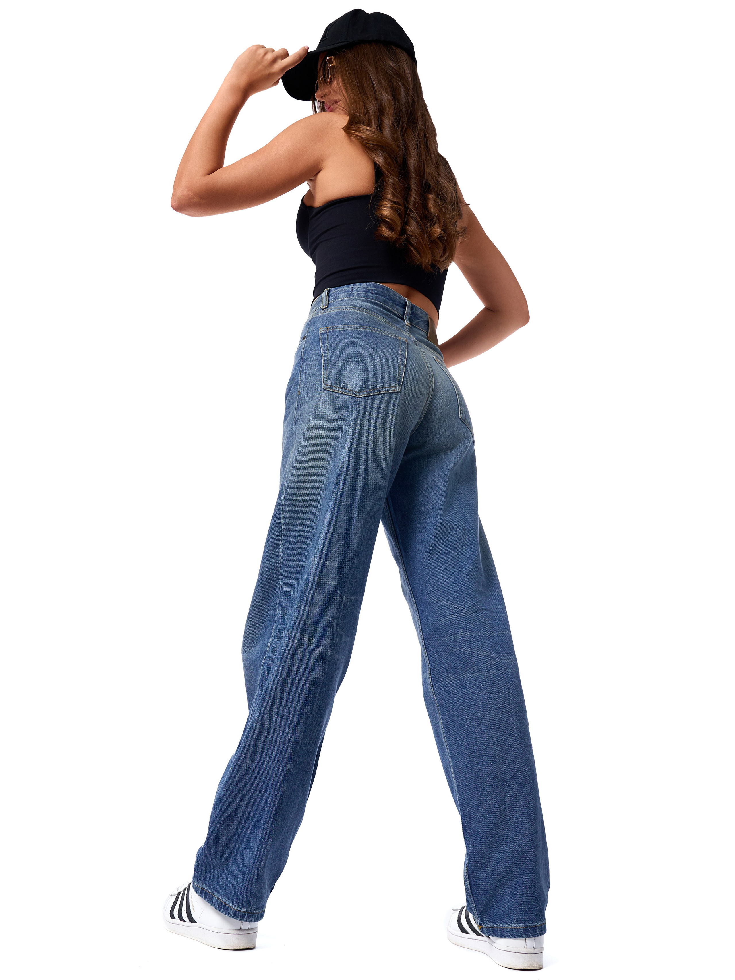 Джинсы женские. Каталожный предметный фотограф