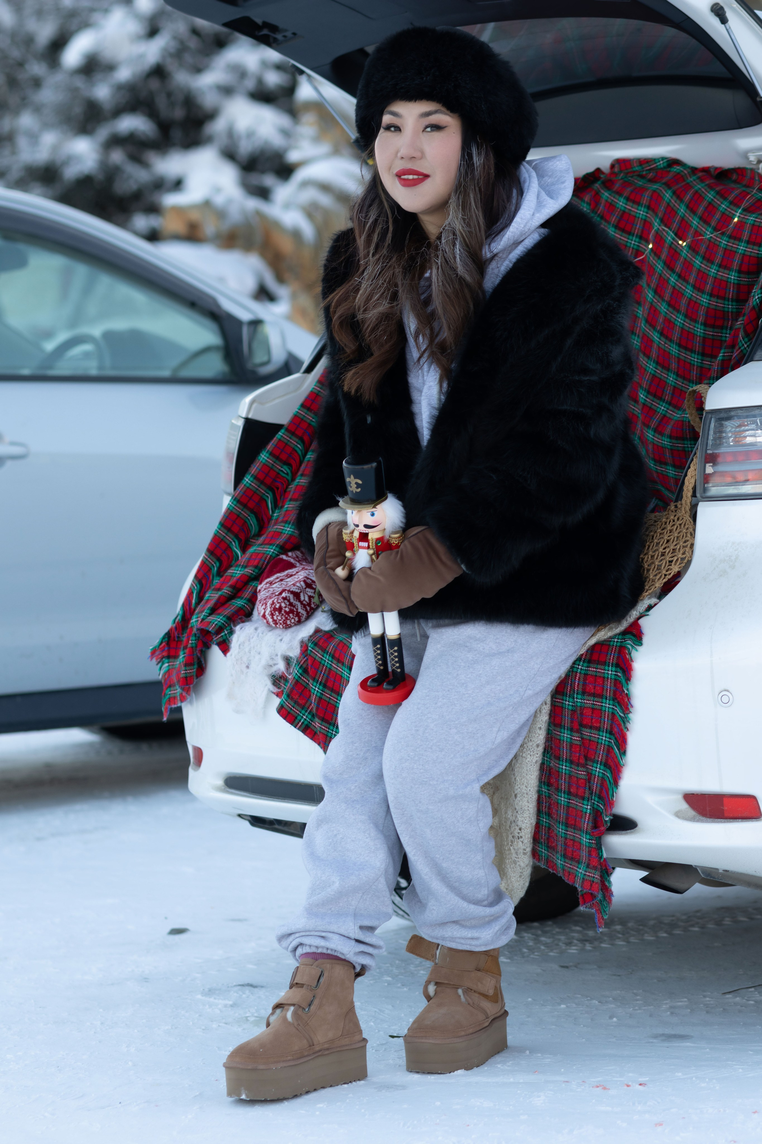 Зимняя фотосессия, фотосессия в лесу. Фотограф Якутск Зоя Николаева