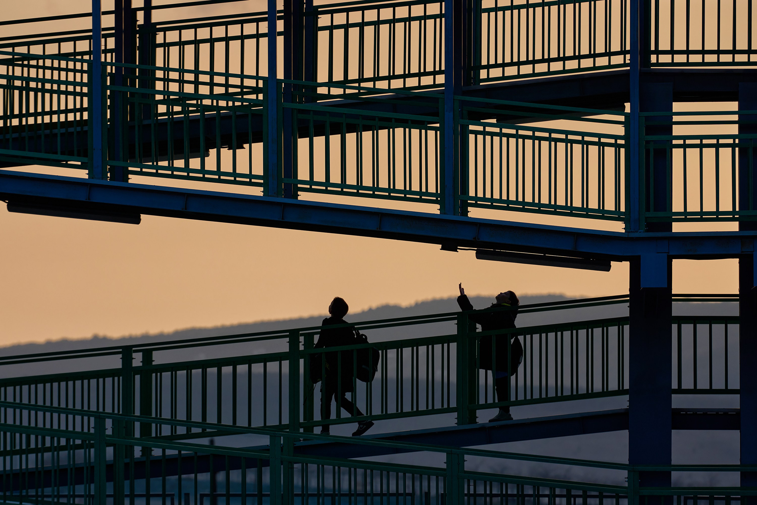 Два школьника после школы, п. Марьино