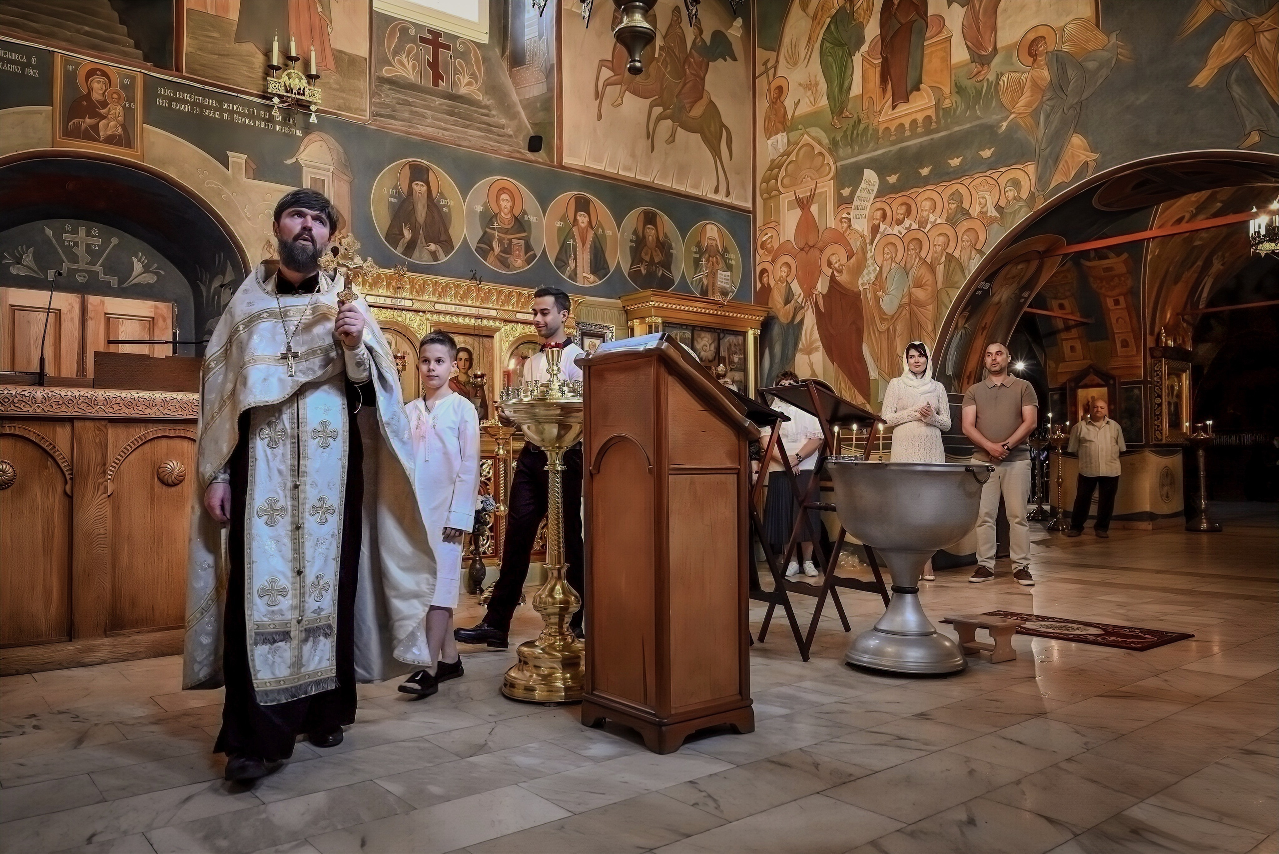 Крещение Арбат мама Ксения. Семейный и детский фотограф Москва