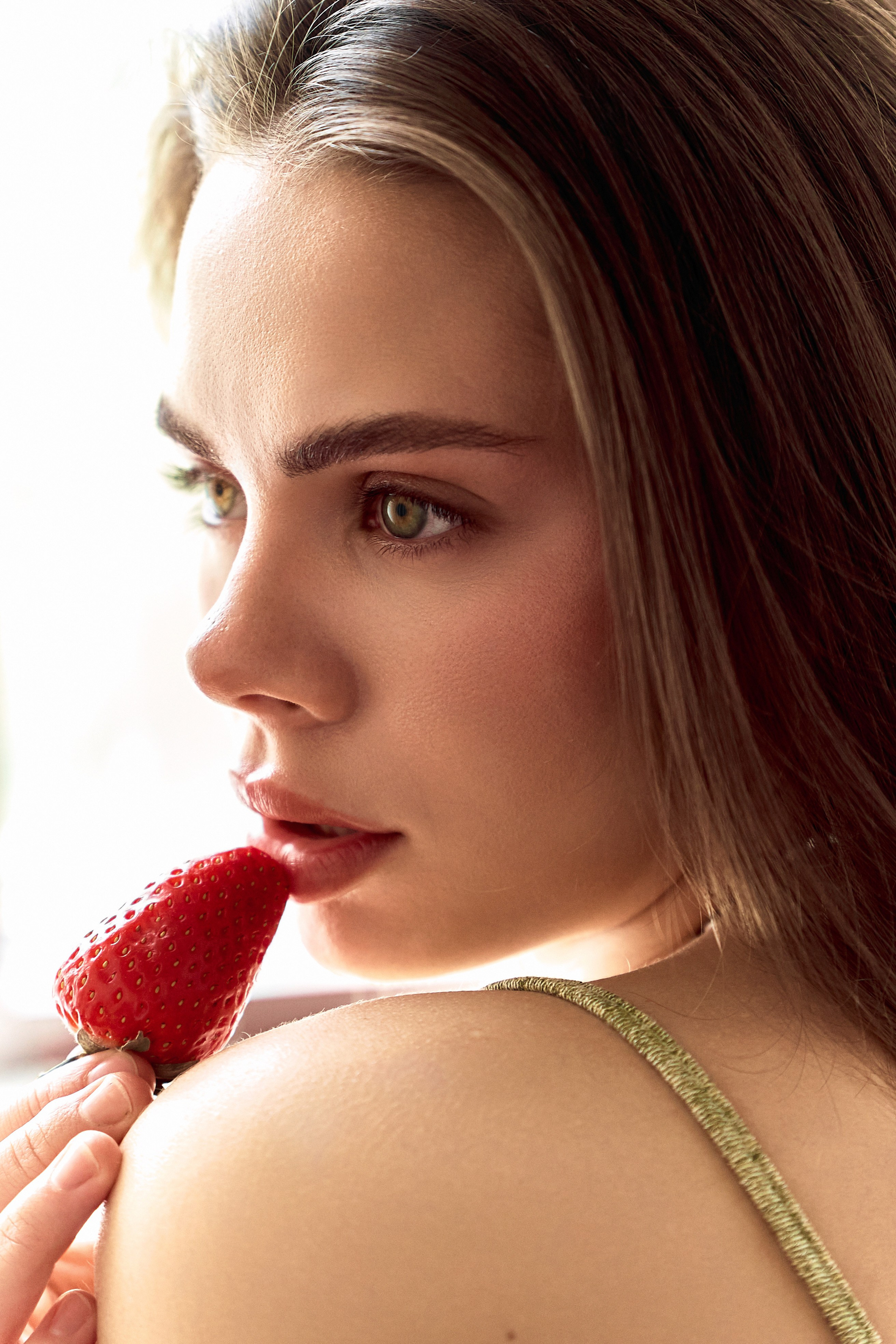 Лиза с клубникой. Главная