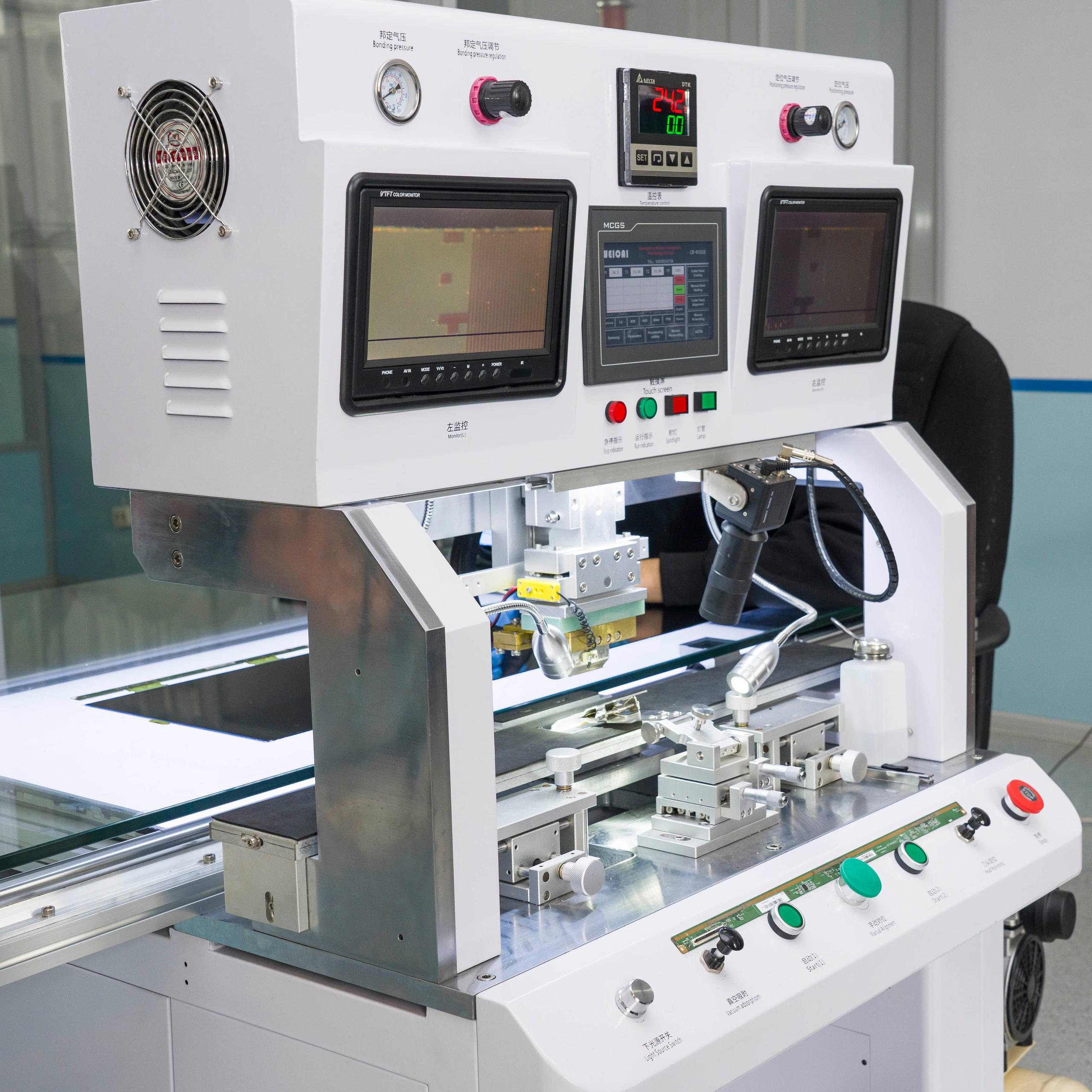 Вице-губернатор Санкт-Петербурга с делегацией на производстве. Фотограф в Санкт-Петербурге. Репортажная и все съёмки для бизнеса