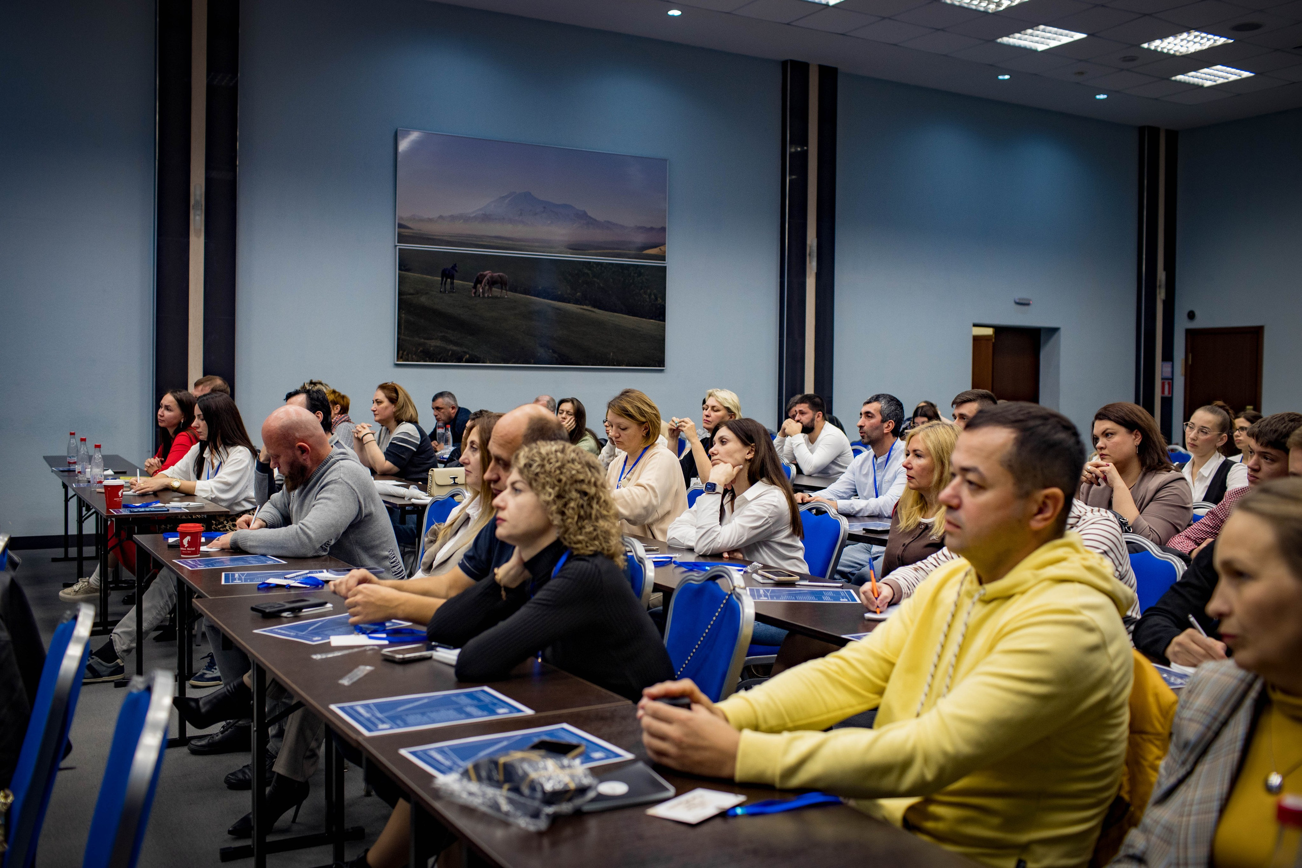 КОНФЕРЕНЦИЯ ПО ПОСУТОЧНОЙ АРЕНДЕ. Медиапродюсер, фотограф в Минеральных Водах —Виктор Холодов