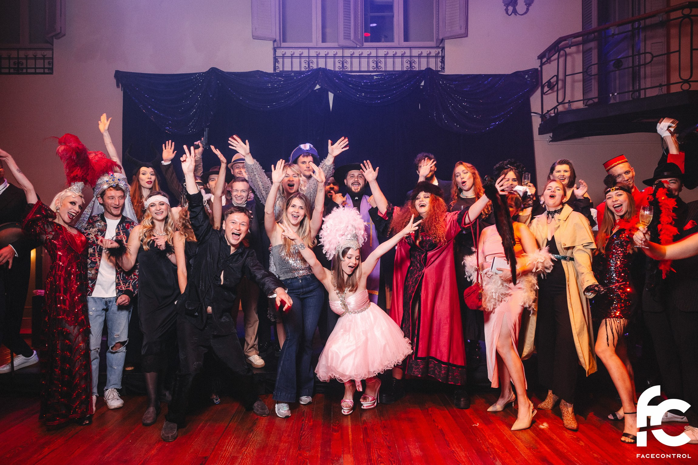 Quest y Tango. Face Control: Crónica social, anuncios de eventos y reportajes fotográficos