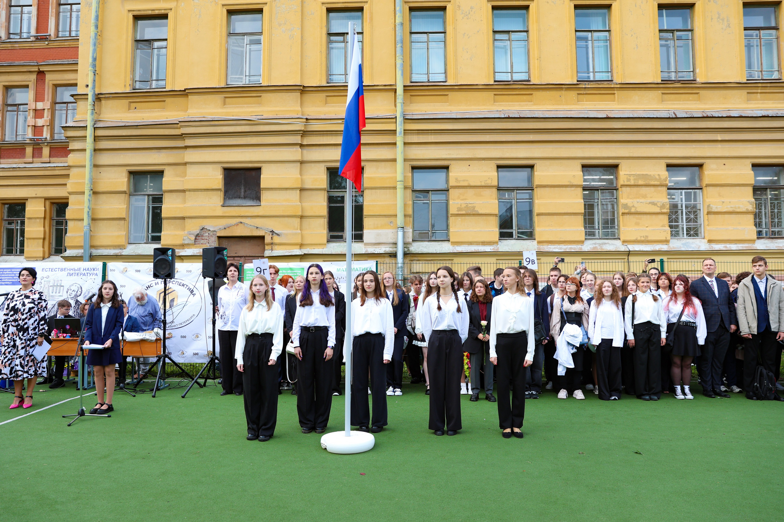 1 сентября в школе № 500. Фотограф Дарья Попова