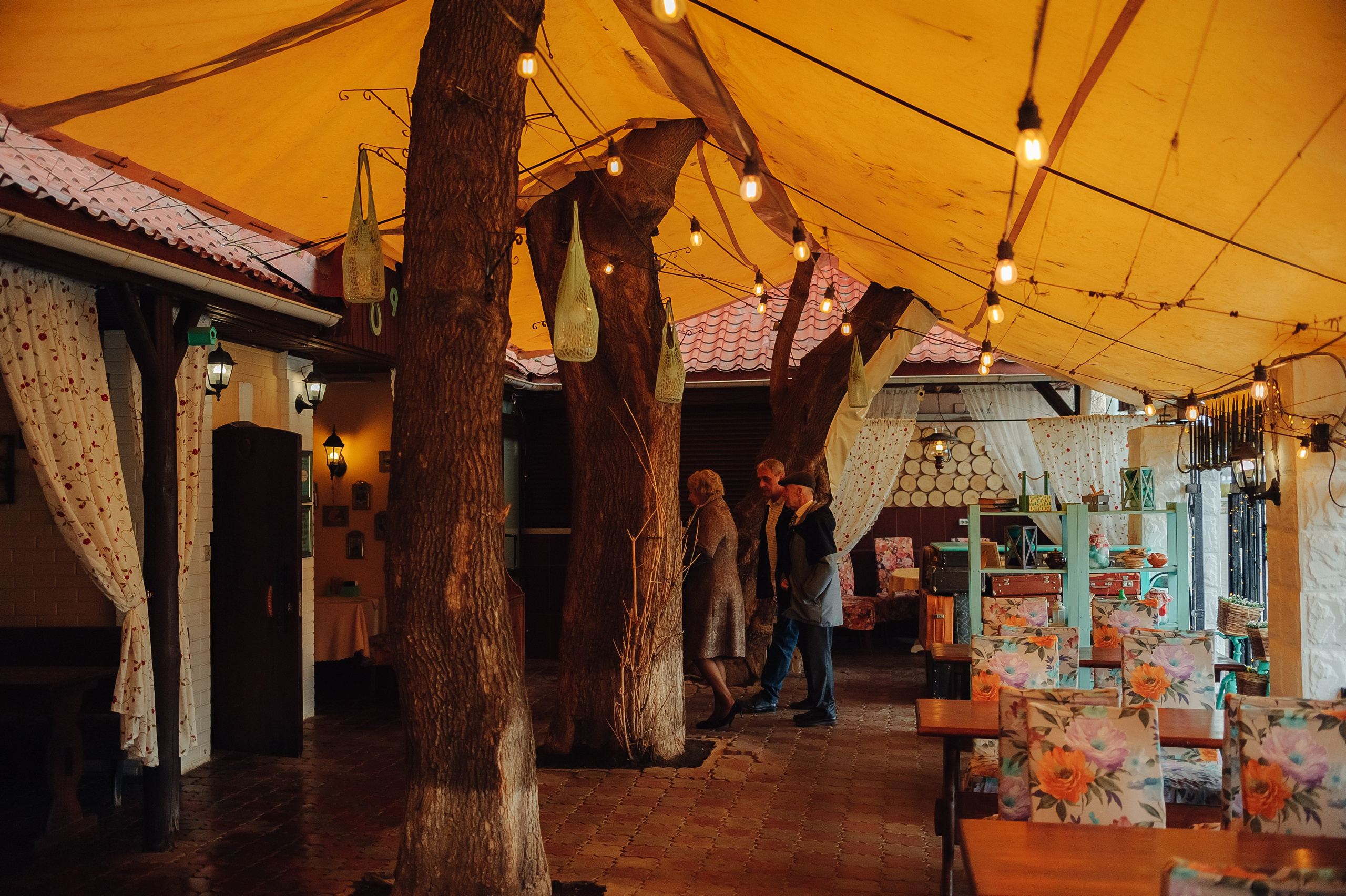 Тихий семейный праздник в ресторане Подкова. Свадебный фотограф в Екатеринбурге Артём Зайнетдинов
