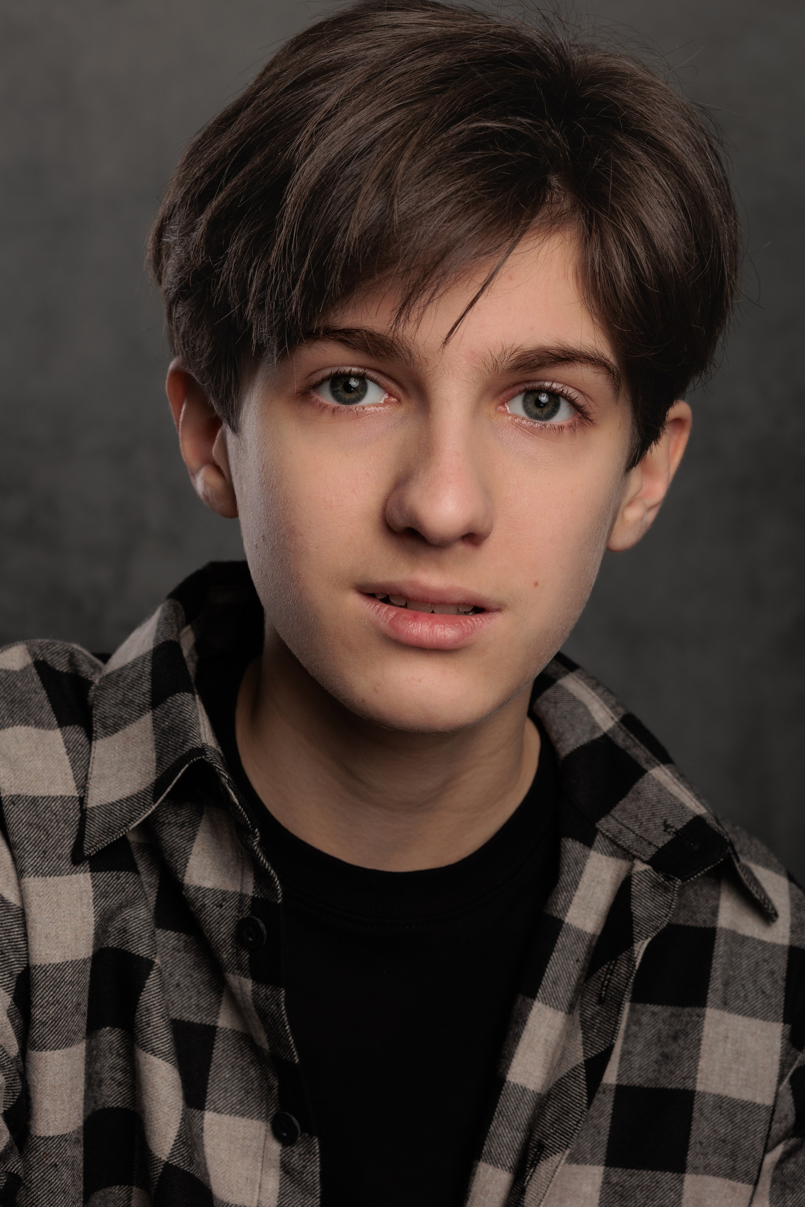 АРТЕМ. Я фотограф из Москвы к Вашим услугам