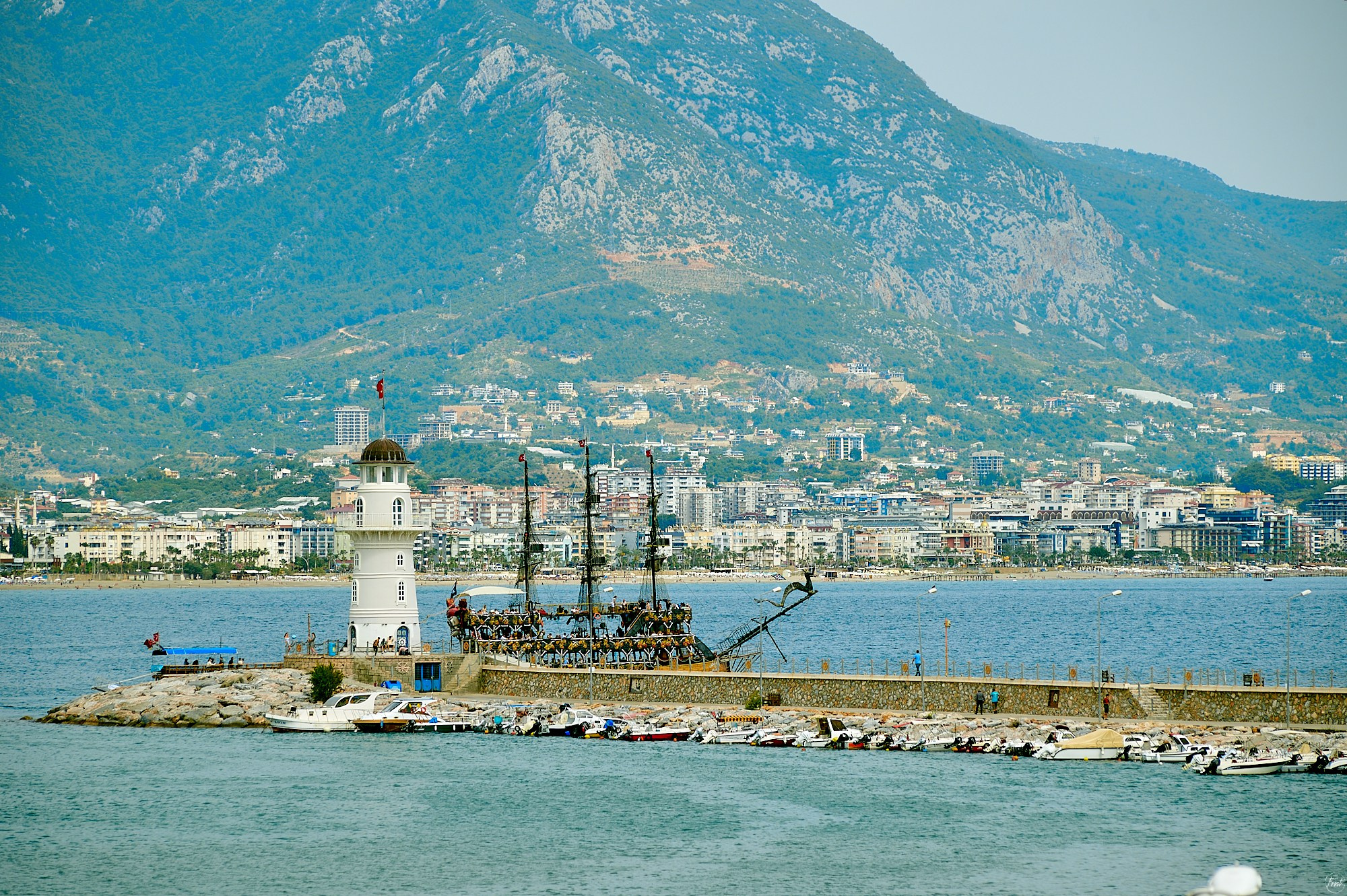 Alanya, Türkiye. May 2024. Фотографии отовсюду и обо всем