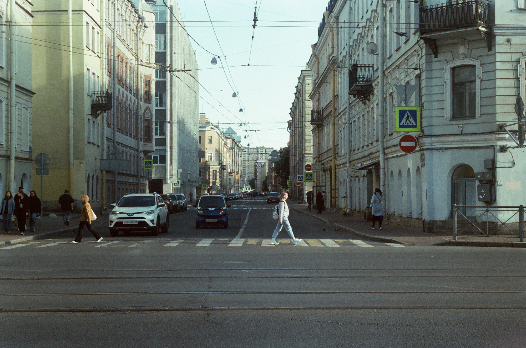 Стрит-фотография на пленку в Санкт-Петербурге | Атмосферные уличные кадры