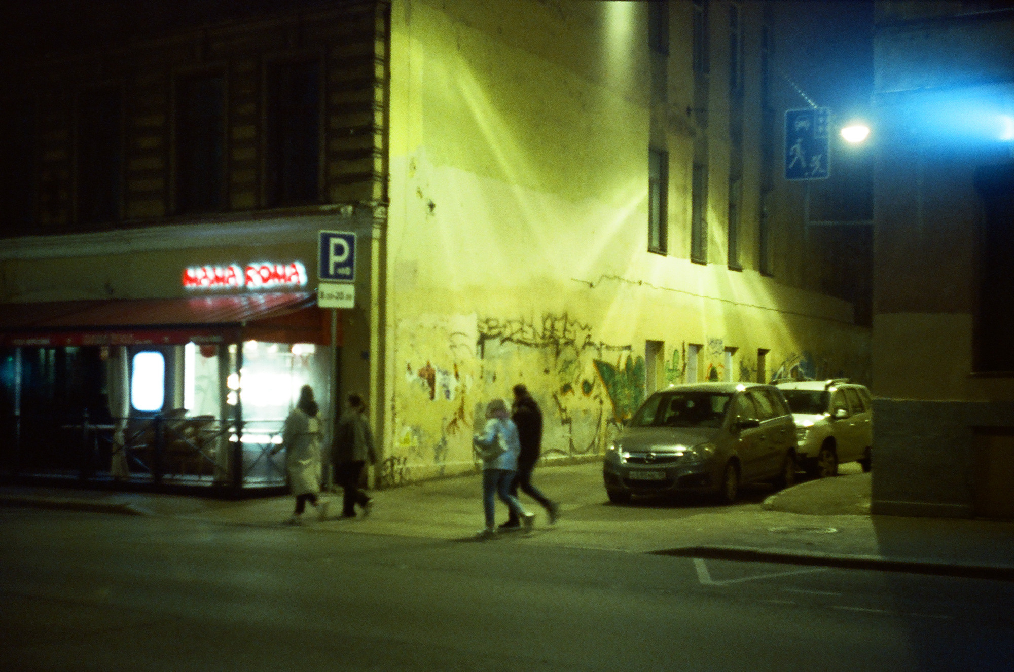 Стрит-фотография на пленку в Санкт-Петербурге | Атмосферные уличные кадры