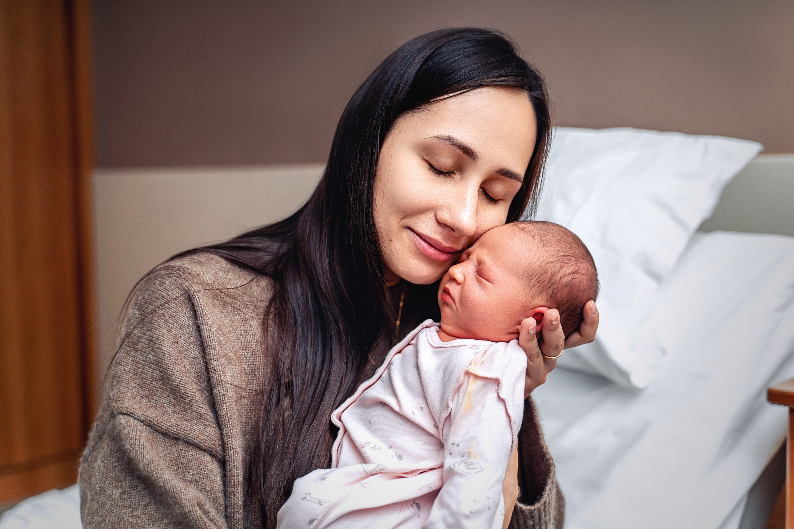 Выписка из роддома Лапино. Фотограф на выписку из роддома Москва. Фотограф \ Видеограф на Крещение, Венчание Москва| Семейные съемки