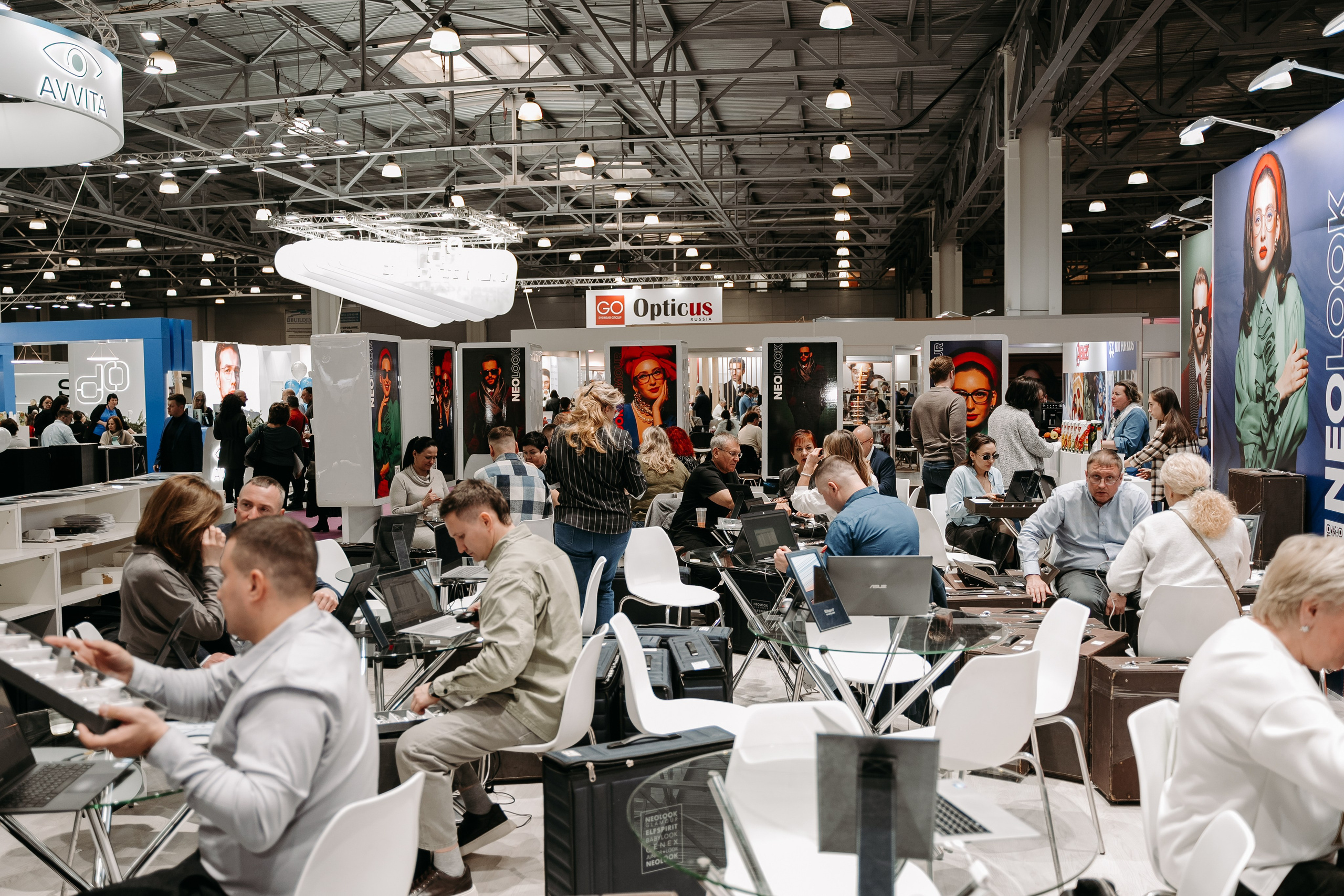 Оптическая_выставка. Репортажный и свадебный фотограф в Москве Рая Небогатова