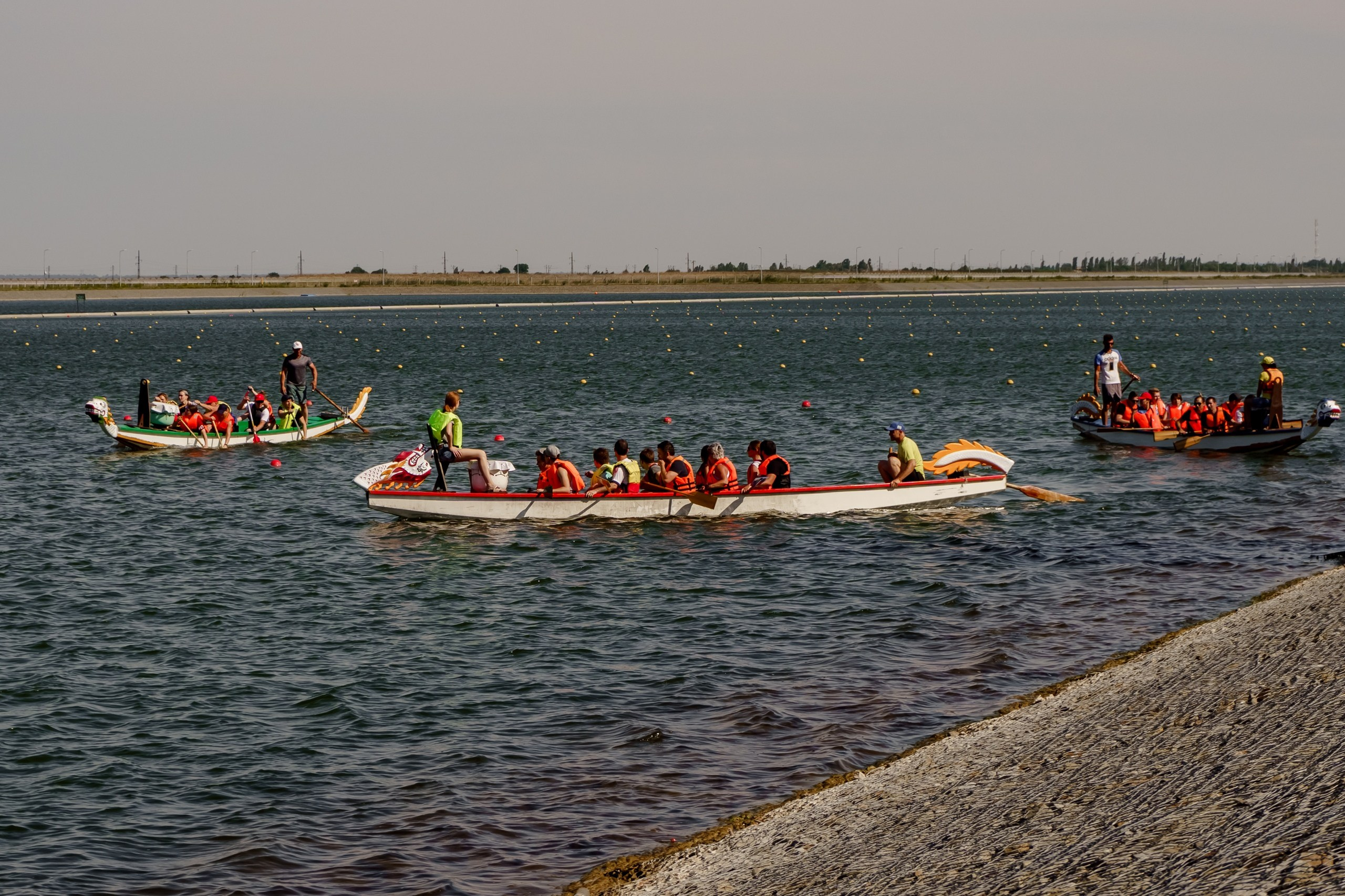 Соревнования на лодках-драконах. Студия событий ДЕЙЗИ. Организация мероприятий. Свадебное агентство в Ростове-на-Дону. Свадебный организатор. Организация свадьбы под ключ