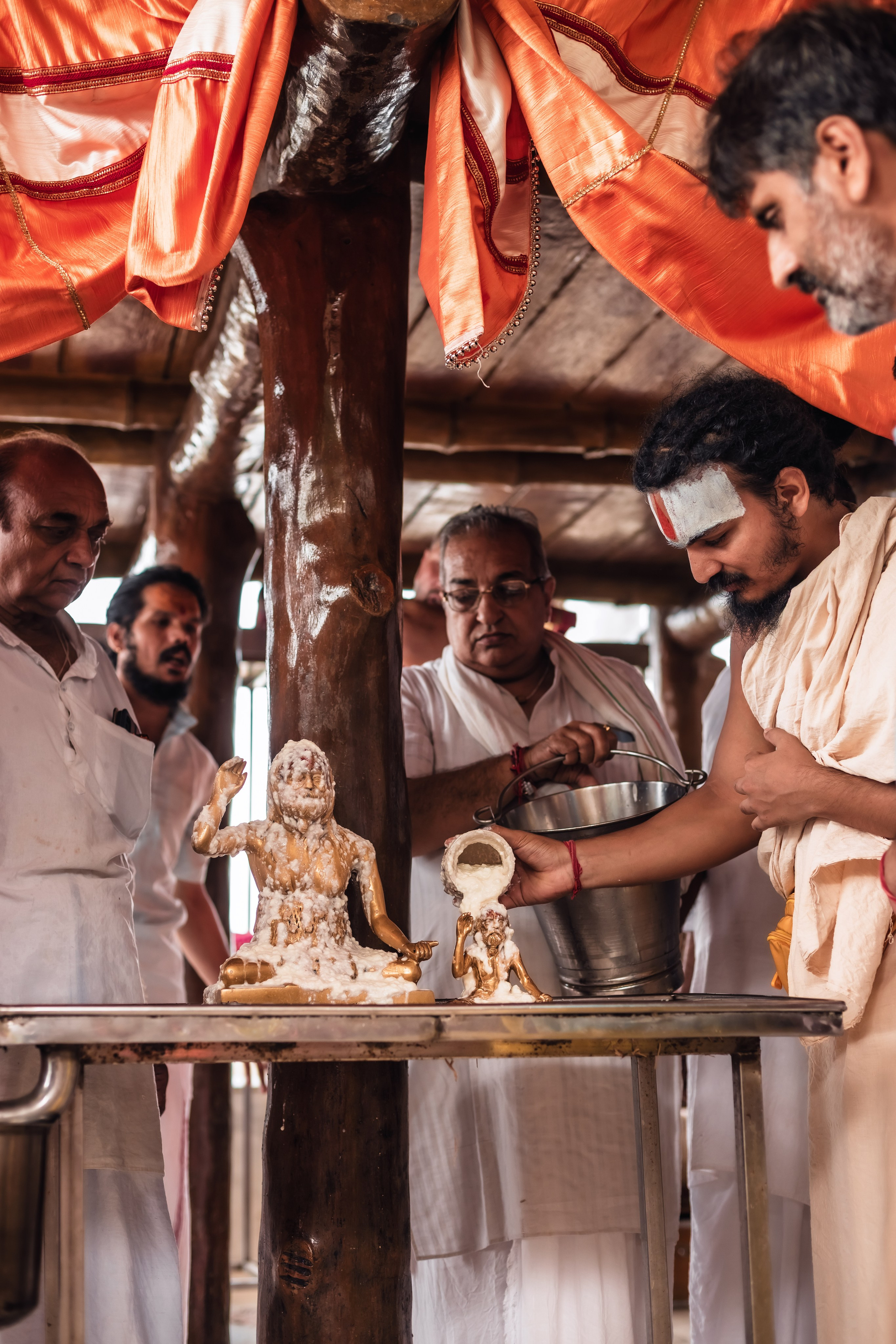 Abhisheka Devraha Baba on Sri Devdas ji maharaj bd. Mariam Bagdasaryan