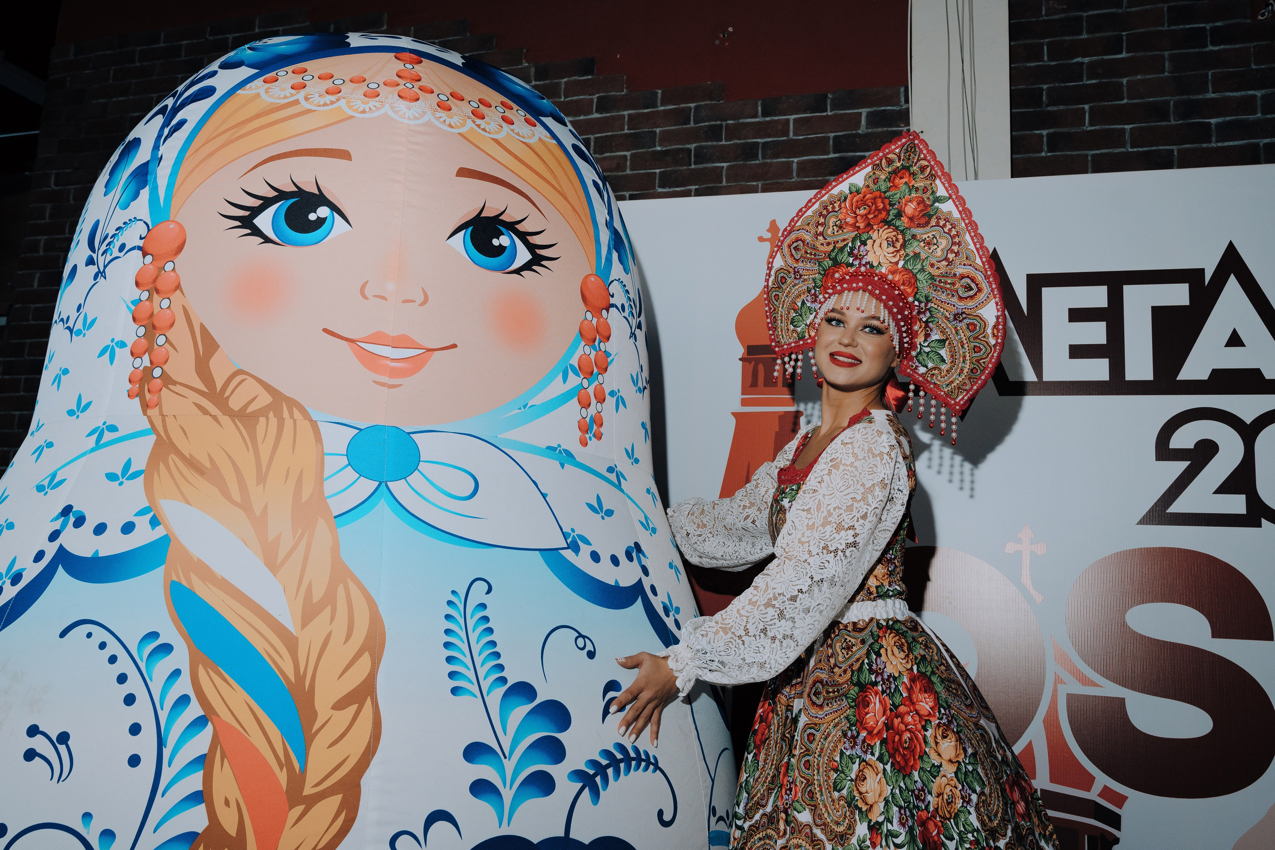 20 ЛЕТ МЕГАПОЛИС ЧЕЛЯБИНСК ХЕДЛАЙНЕР ЕЛКА. Репортажный фотограф Зуев Роман г. Челябинск