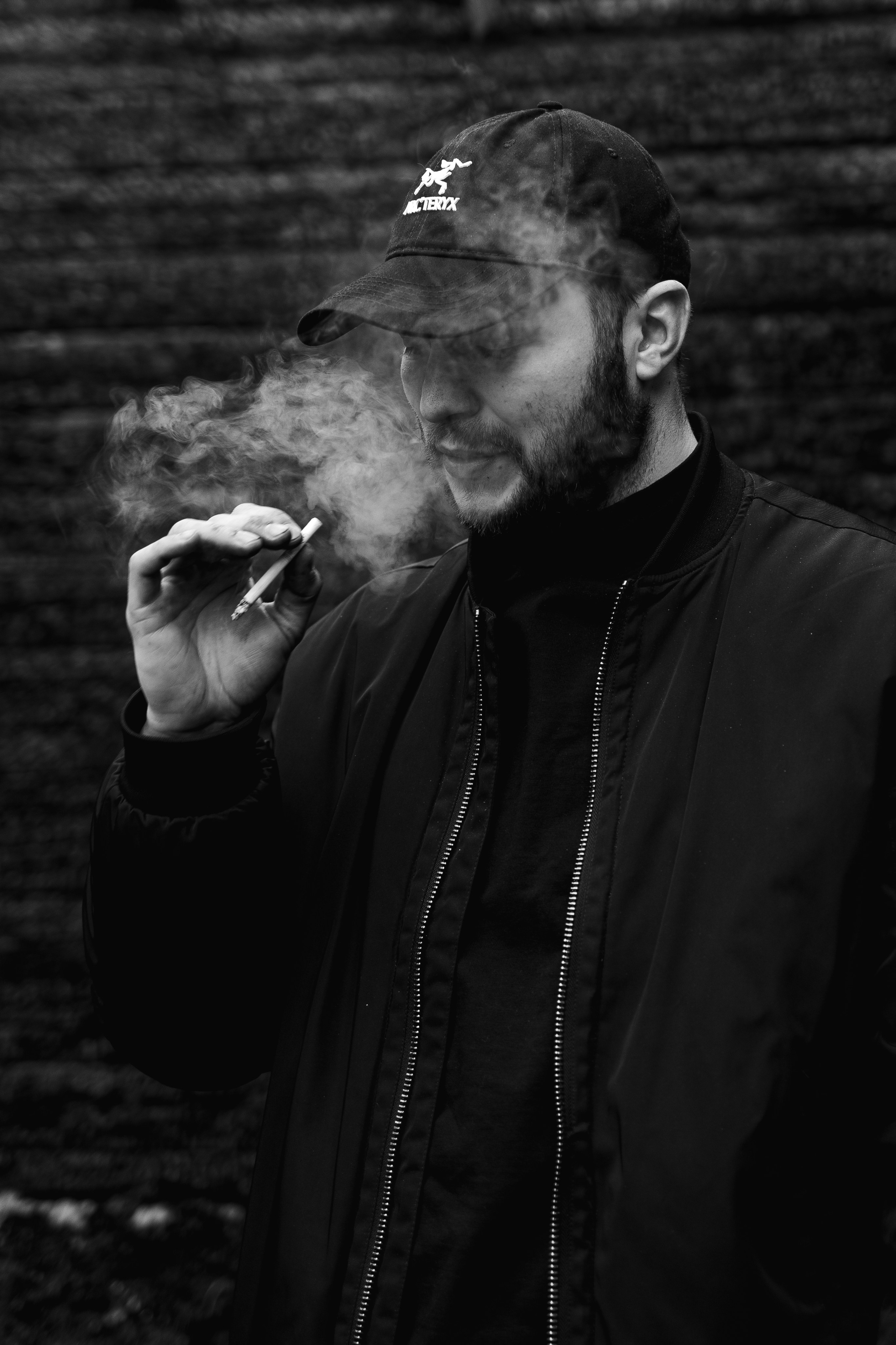 Илья за 1 час до сноса дома, который сгорел у нас в 2023. Семейный фотограф Надежда Каримова | Иркутск Байкал Аршан