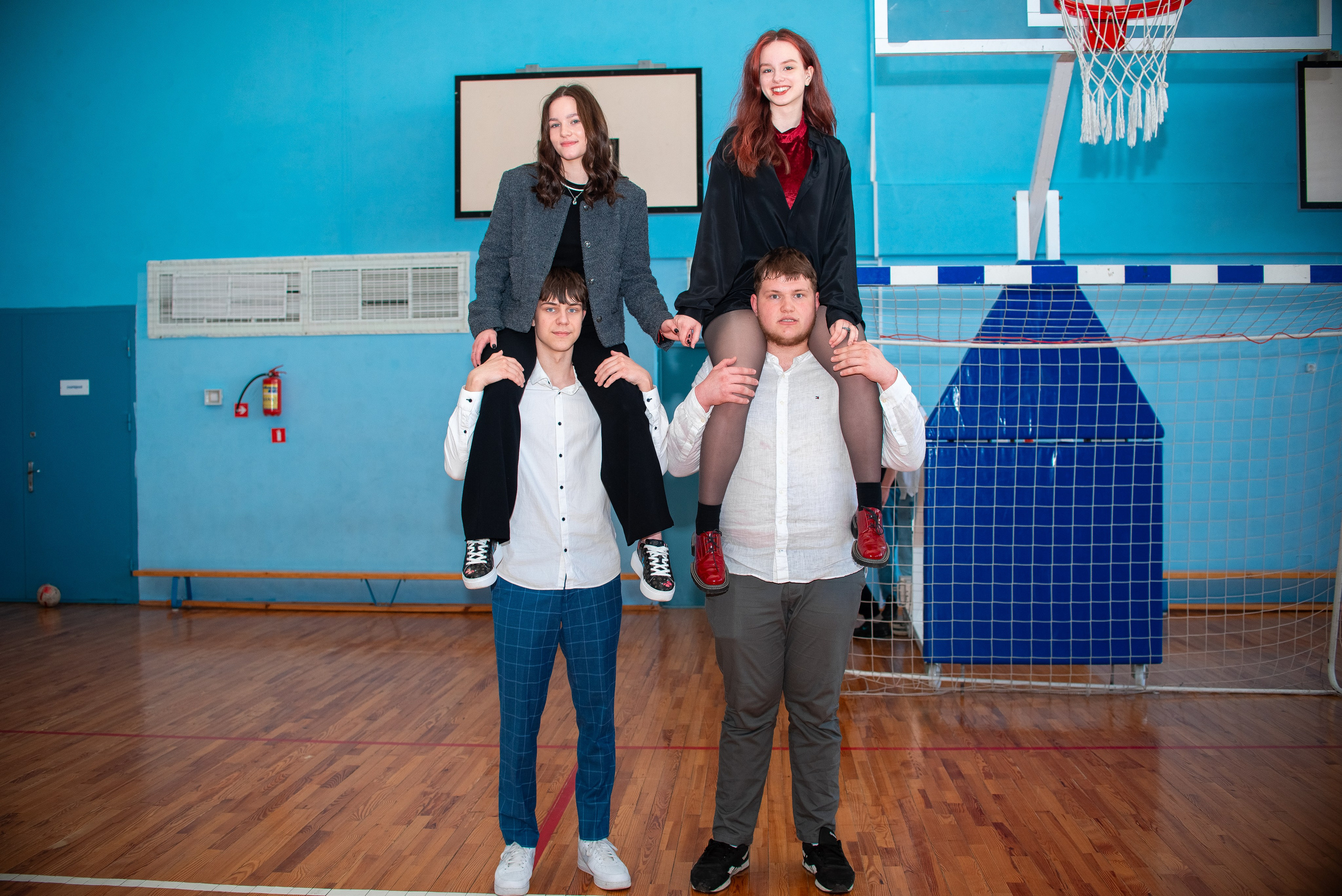 Выпускные альбомы 11 класс. Семейный фотограф на выписку из роддома и крещение Минск Настя Гришук