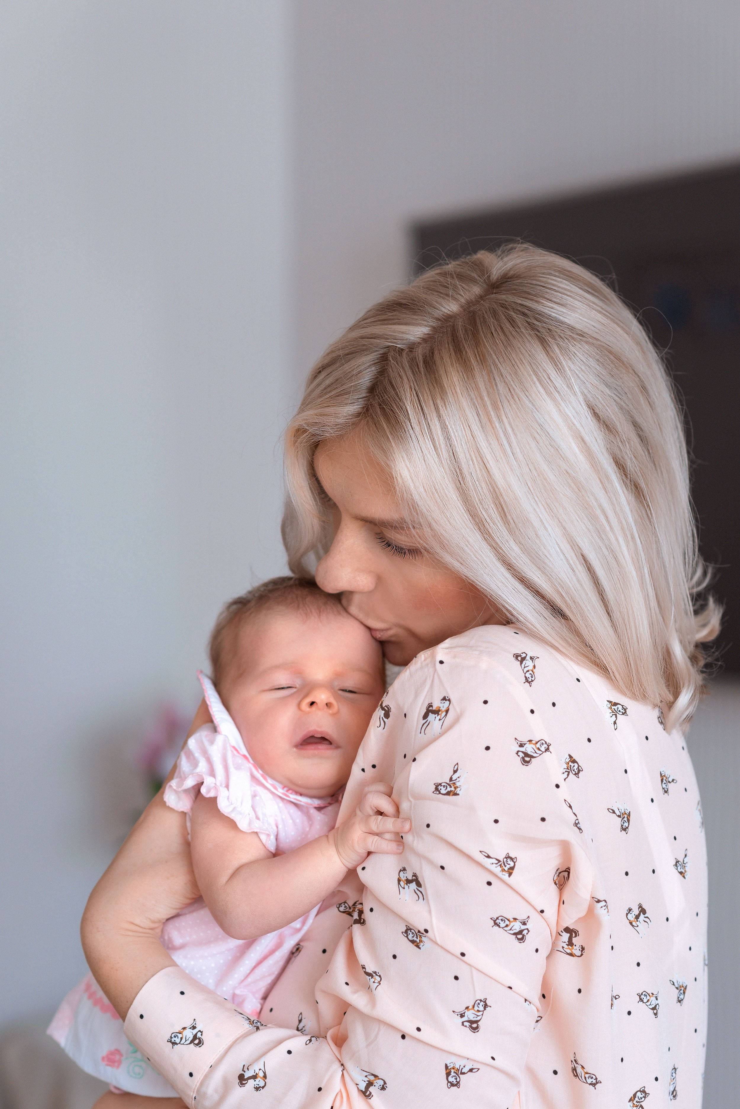 Маленькая Алина. Семейный фотограф на выписку из роддома и крещение Минск Настя Гришук