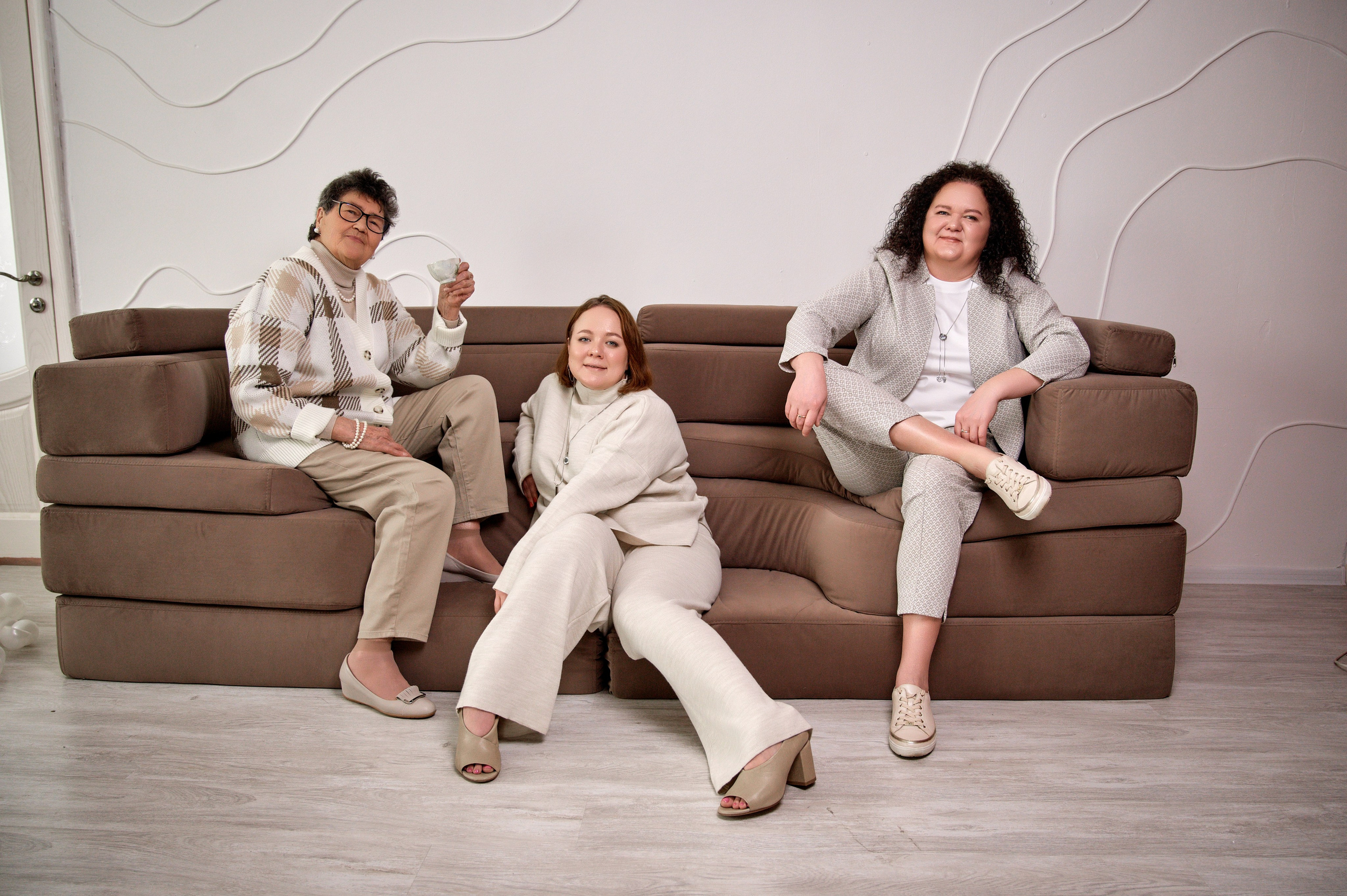 Семейная фотосессия для Лилии — тёплая съёмка в студии | Иван Третьяков, фотограф Новокузнецк