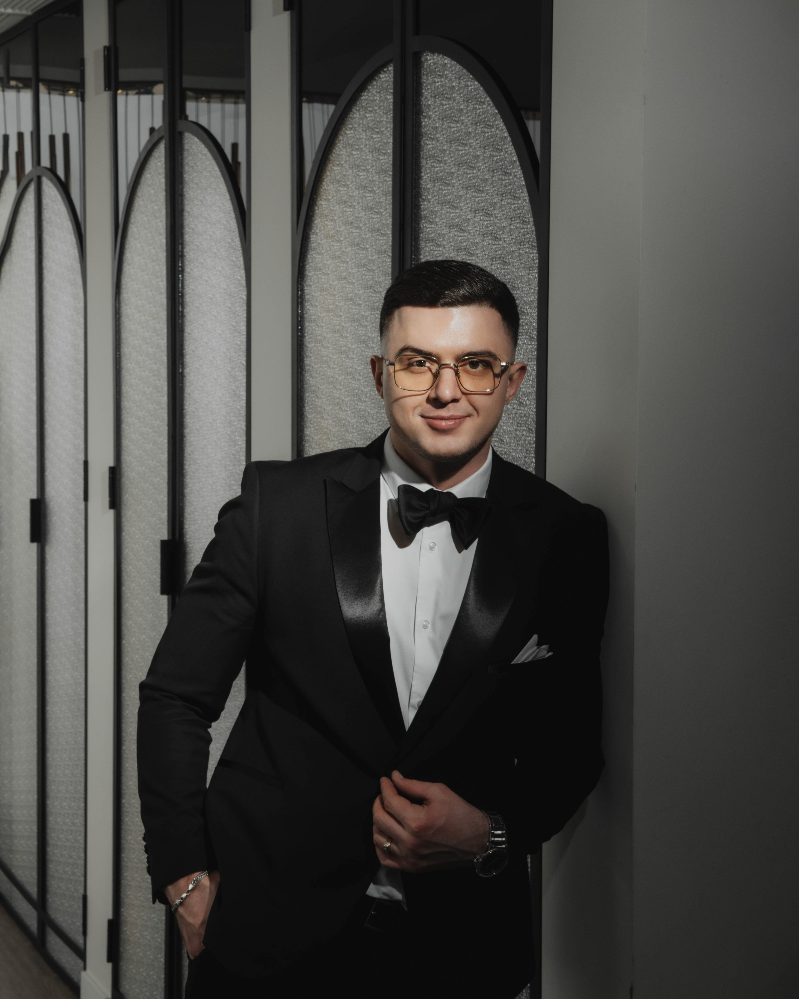 Мужской портрет городская фотосессия мужчны, фотосессия в городе, съемка на улицах города, городской портрет, фотосессия для парня