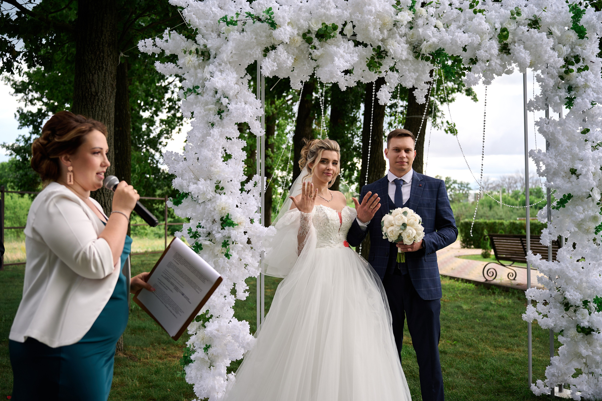 Свадебная фотосессия в Старом Осколе и Губкине. Профессиональный фотограф Старый Оскол, Губкин — свадьба, венчание, крещение, юбилей и день рождения