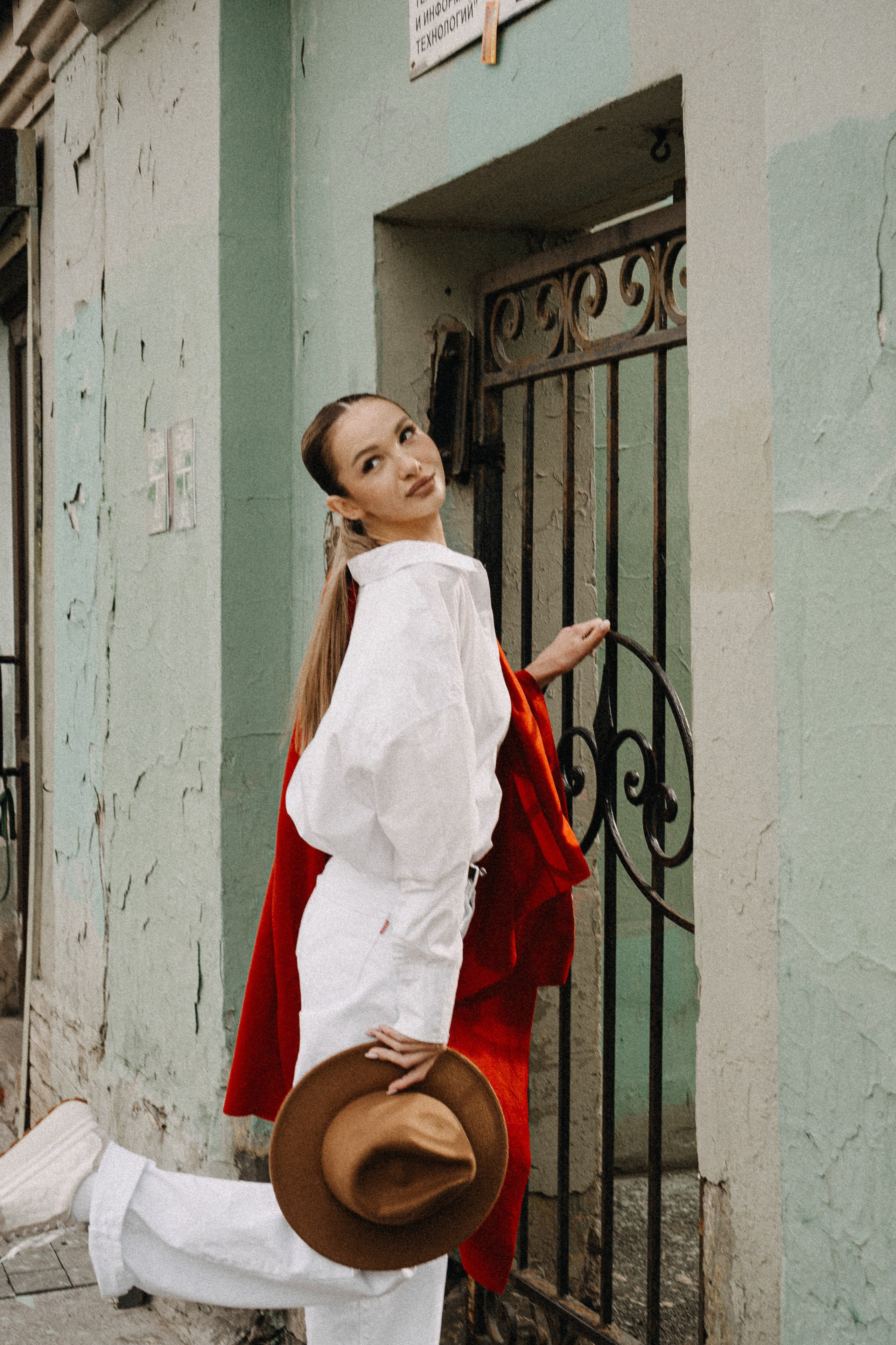 МЫ ГУЛЯЛИ ПРО КРЫШАМ ПИТЕРА. Профессиональный фотограф, Санкт-Петербург — Виктория Богомолова