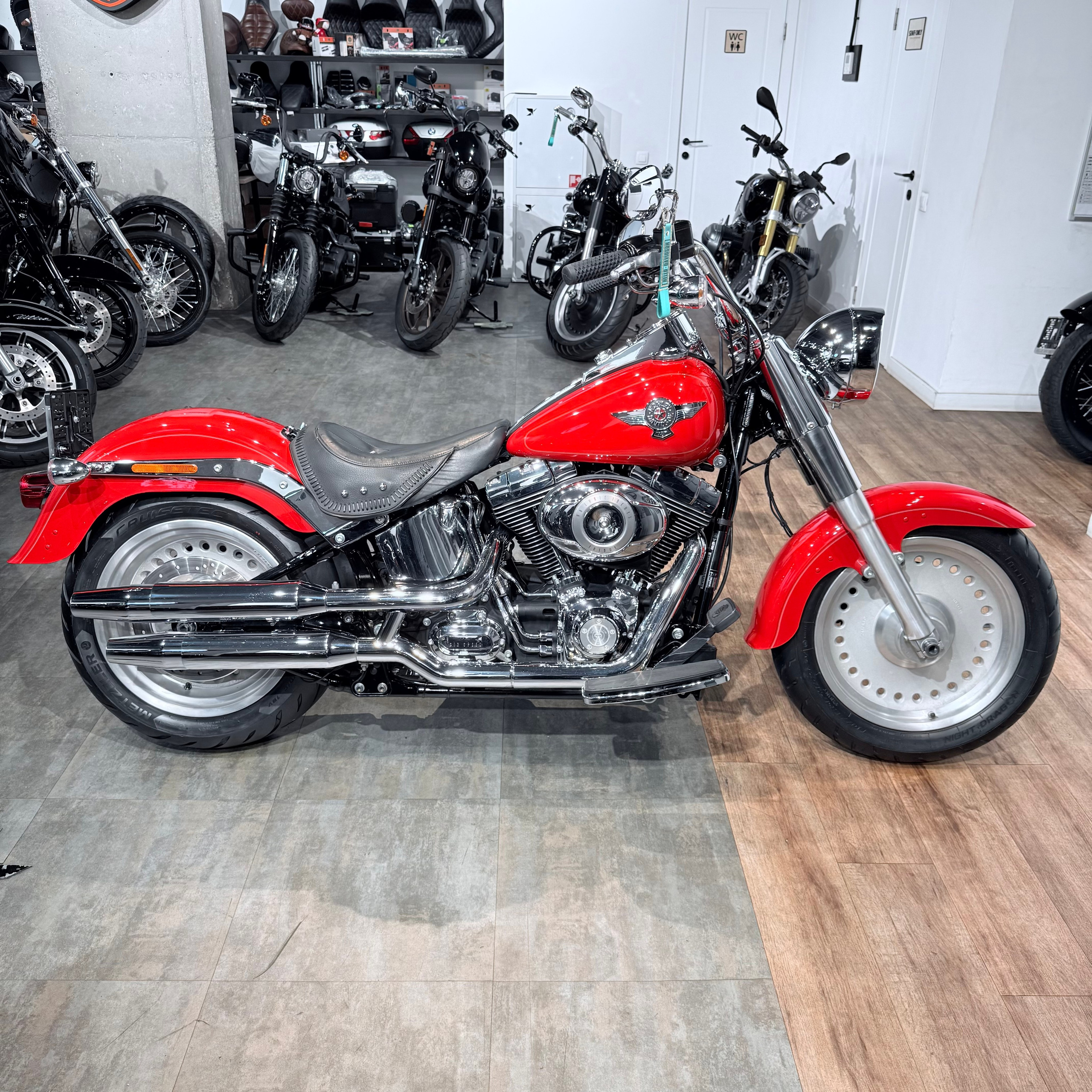 2010 Fat Boy АВS Rеd Сherry Реаrl. Hello Davidson, Москва. Только хорошие мотоциклы…