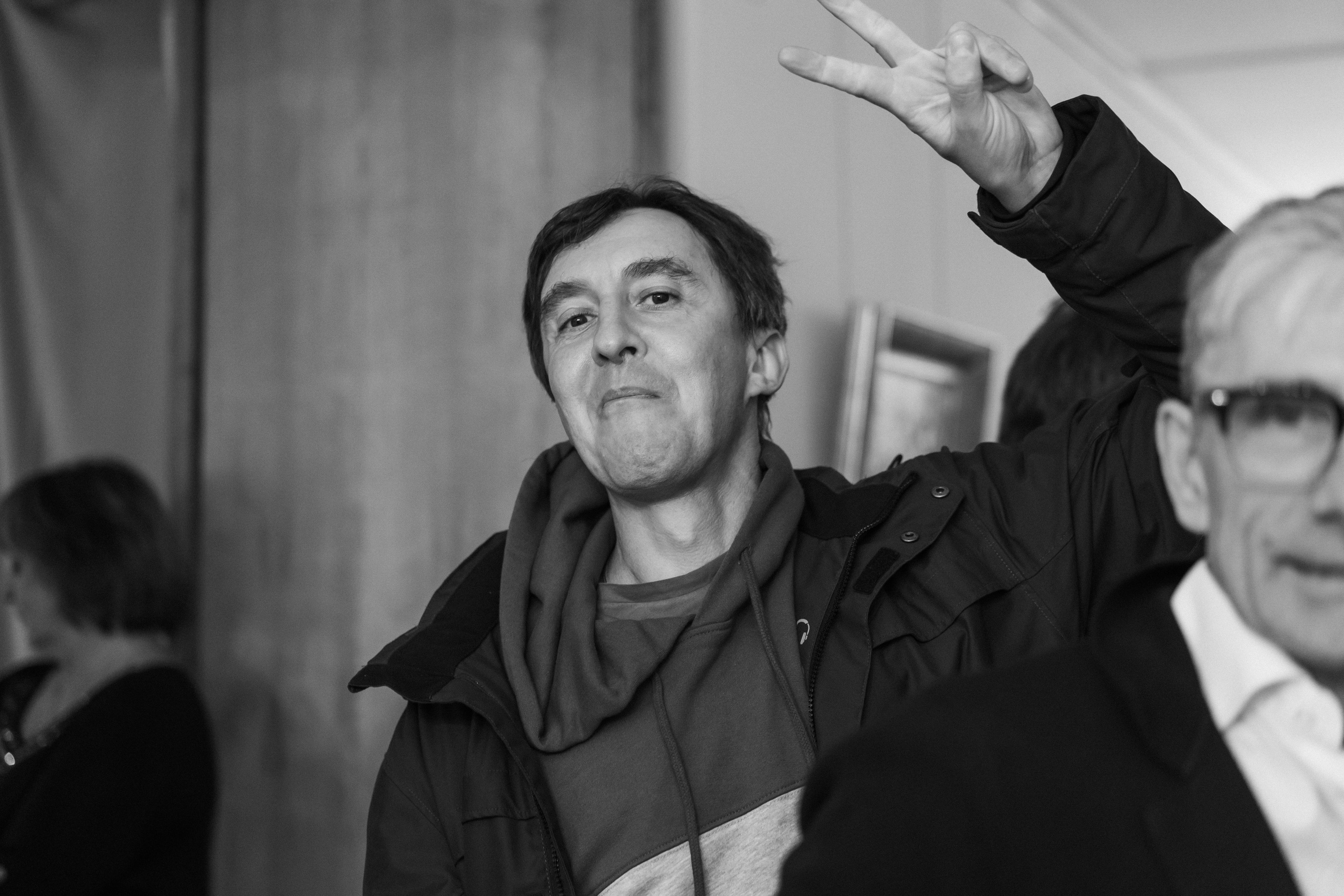 Съёмка открытия вытсавки художника Ильи Даньшина. Лиза Фирстова — самый добрый фотограф