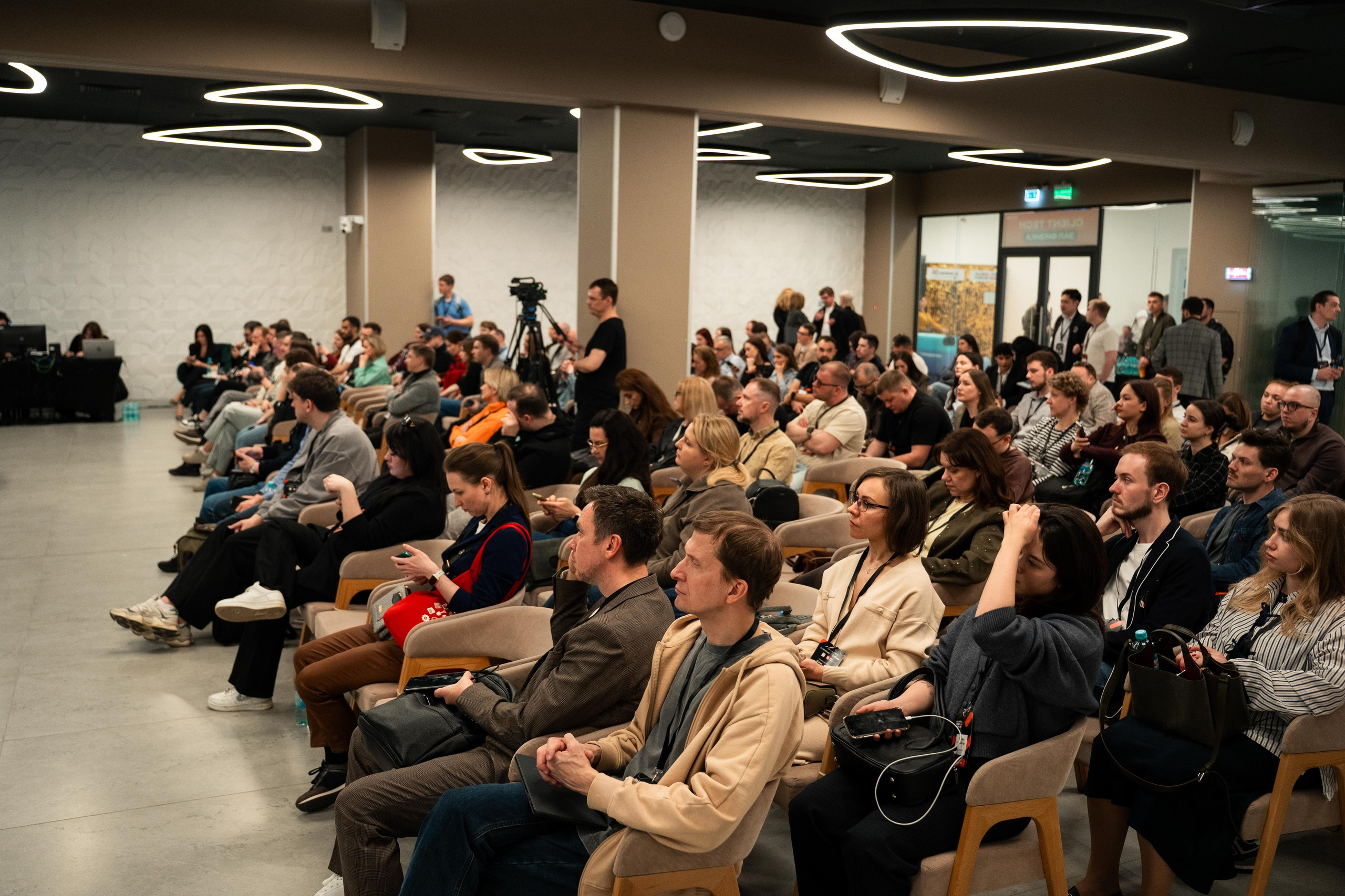 Global Tech Forum 27.03.2026. Коммерческий и художественный фотограф и видеограф в Москве Арсений Тургенев