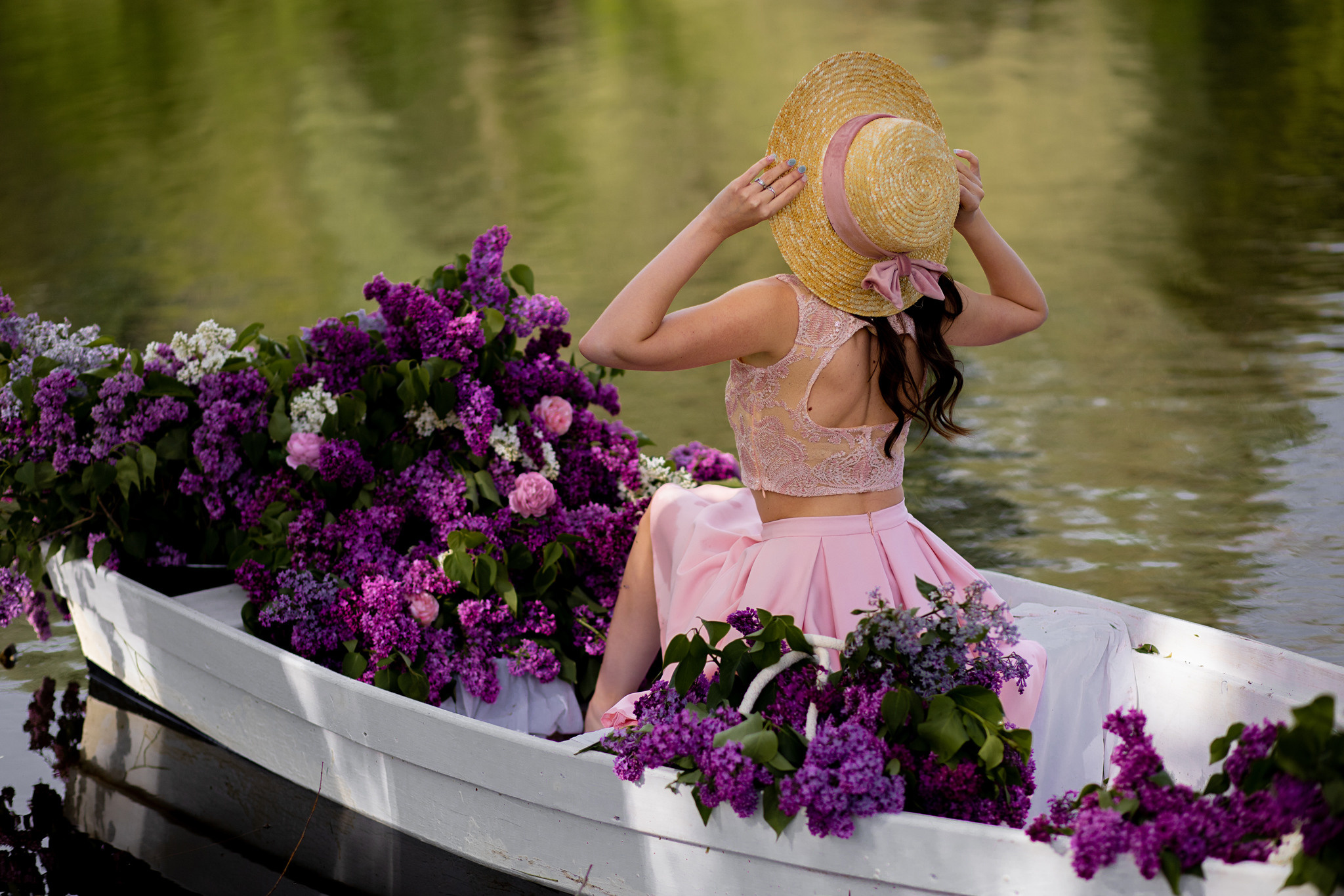 Лодка в сирени. Фотограф Белгород