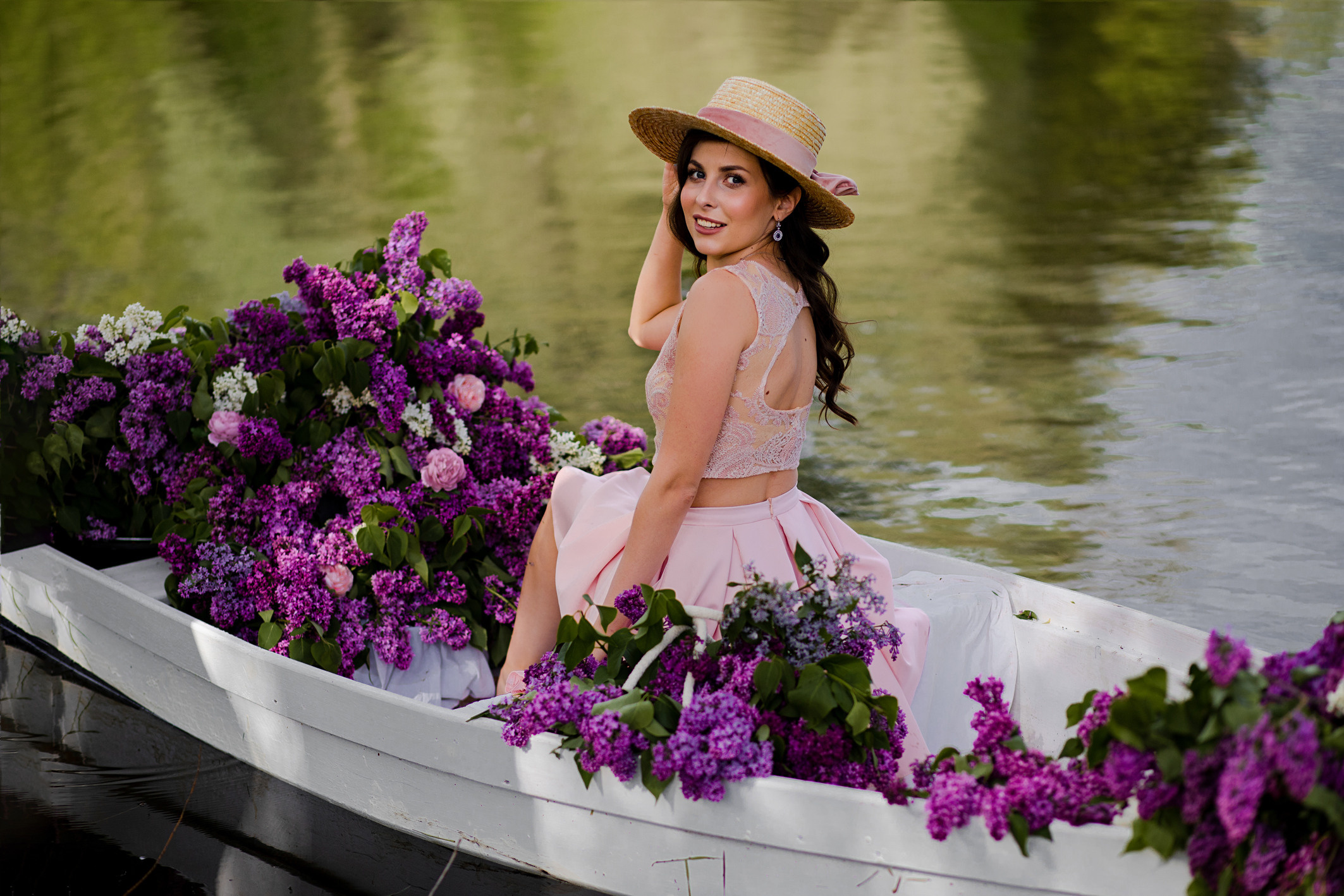 Лодка в сирени. Фотограф Белгород