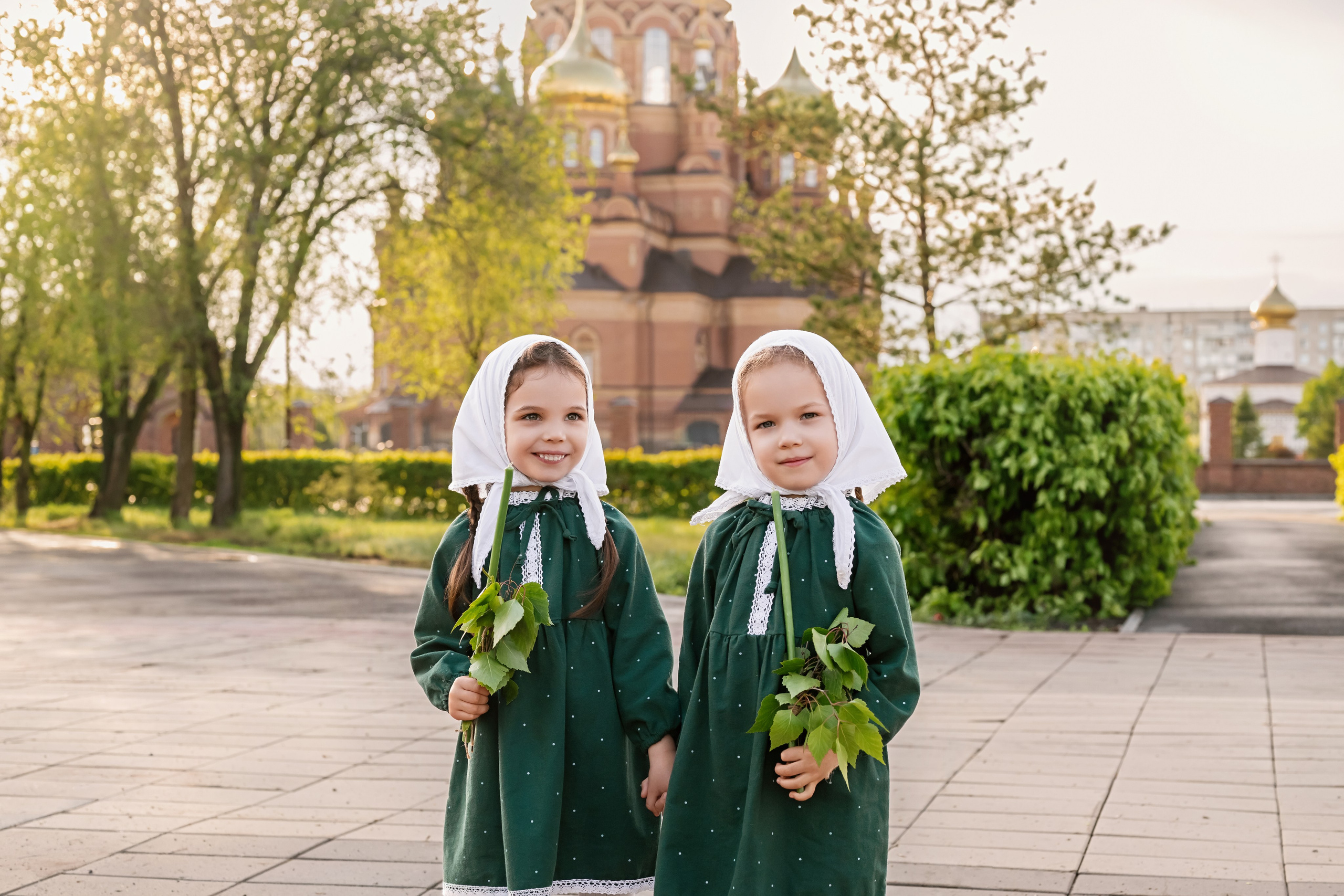 Съемка двух сестричек. Церковный фотограф на Таинство Крещения и Венчания в Оренбурге и Оренбургской области Екатерина Белкина