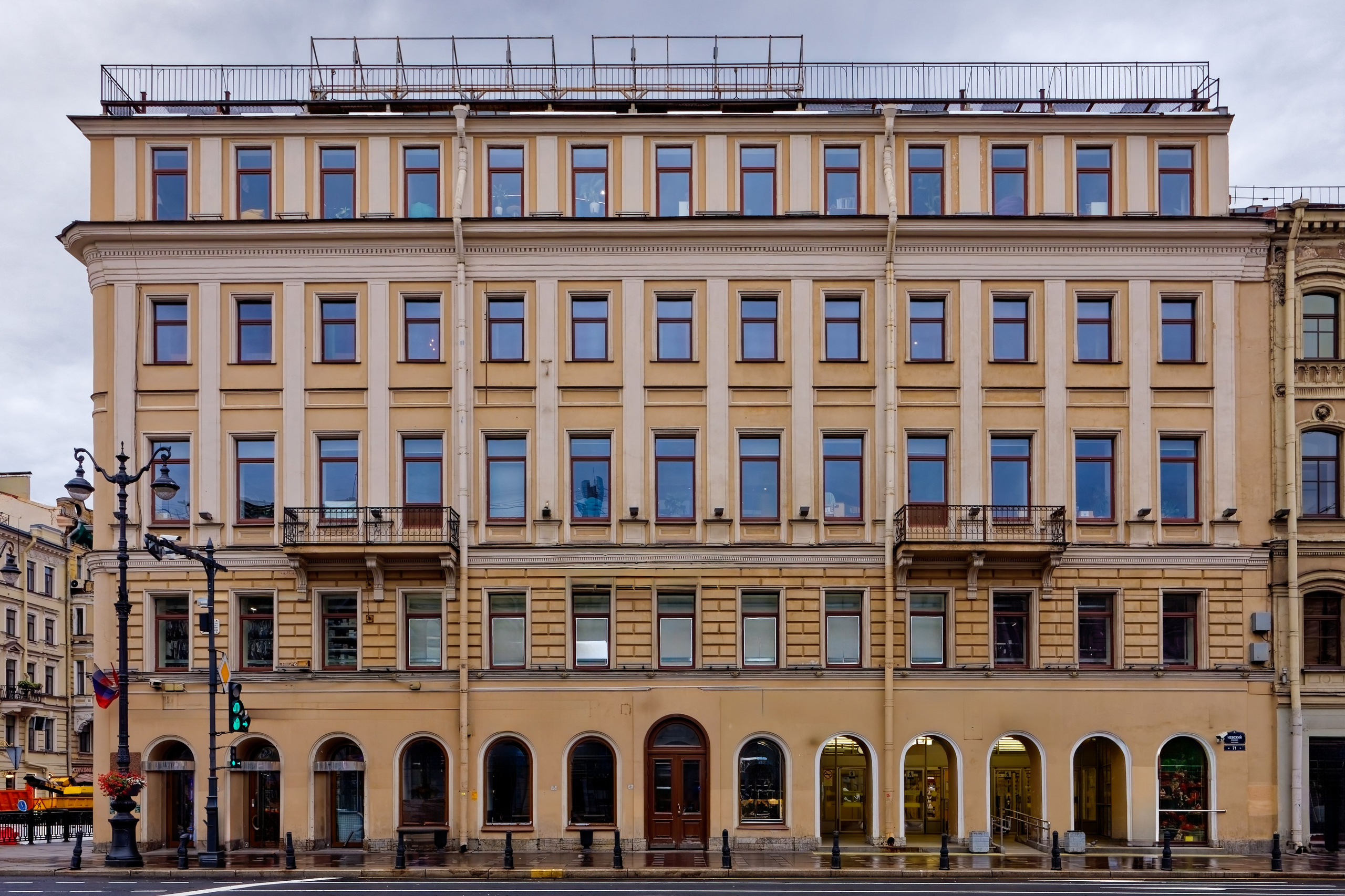 Санкт-Петербург, Невский проспект, дом 71 (улица Марата, дом 1). Доходный дом Зайцева (ресторан "Невский"), 1848 год. Архитектор Павел Андреевич Чепыжников. 