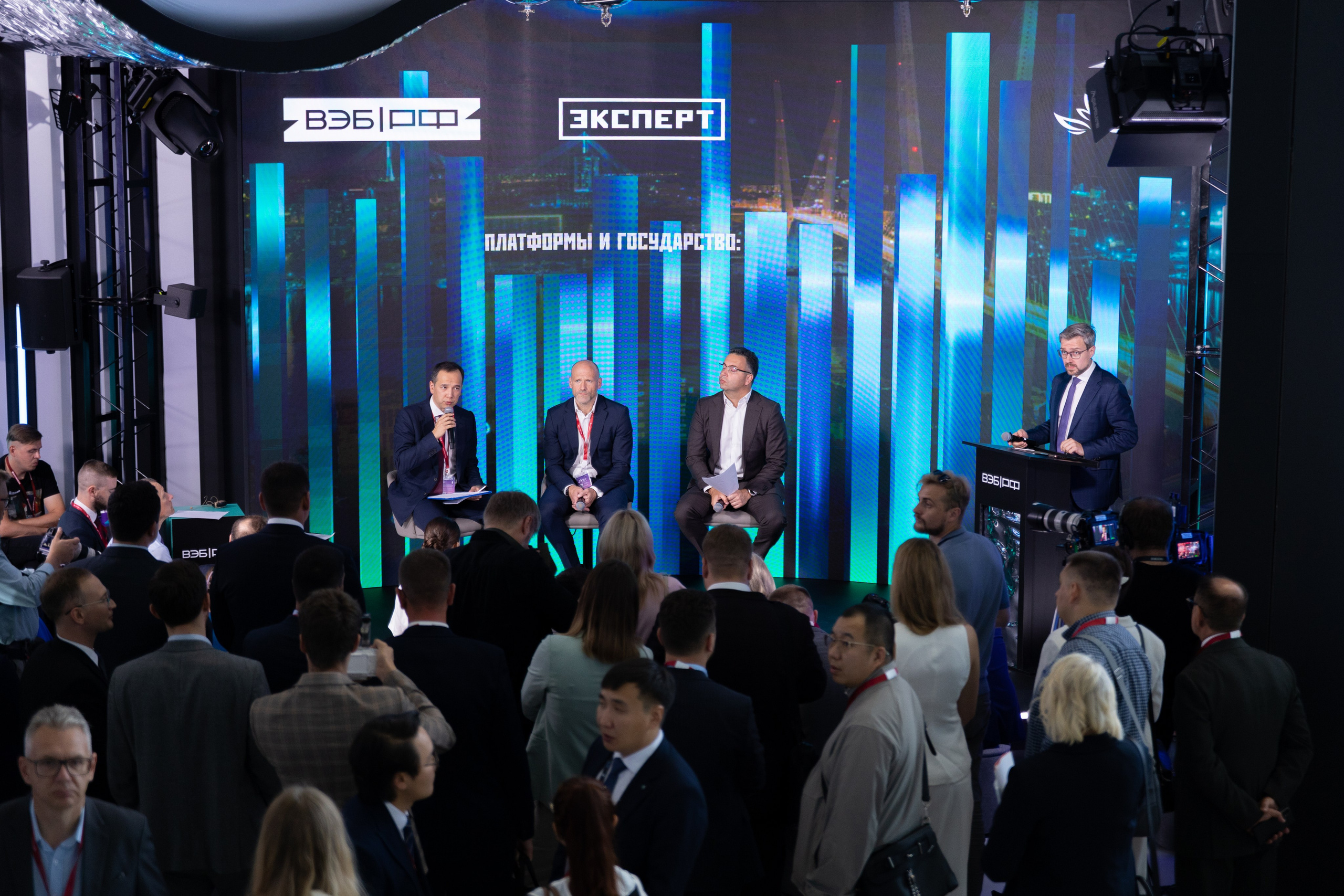 ВЭФ 2025. Олег Катакинов| Репортажный фотограф в городе у моря (Владивосток)