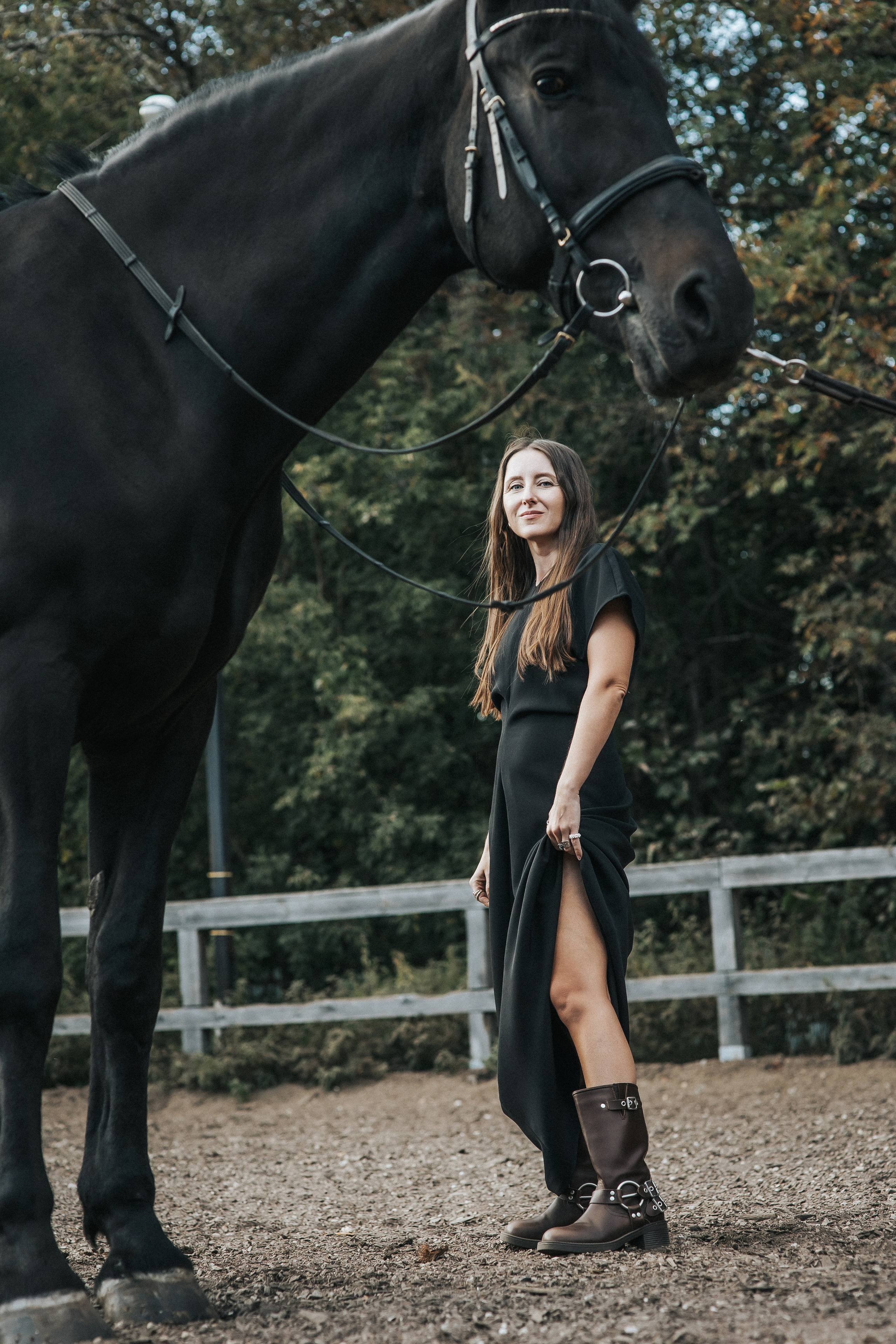 Большая семья и черный конь Султан. Семейный фотограф в Москве Наталья Чуб, заказать Фотокнигу