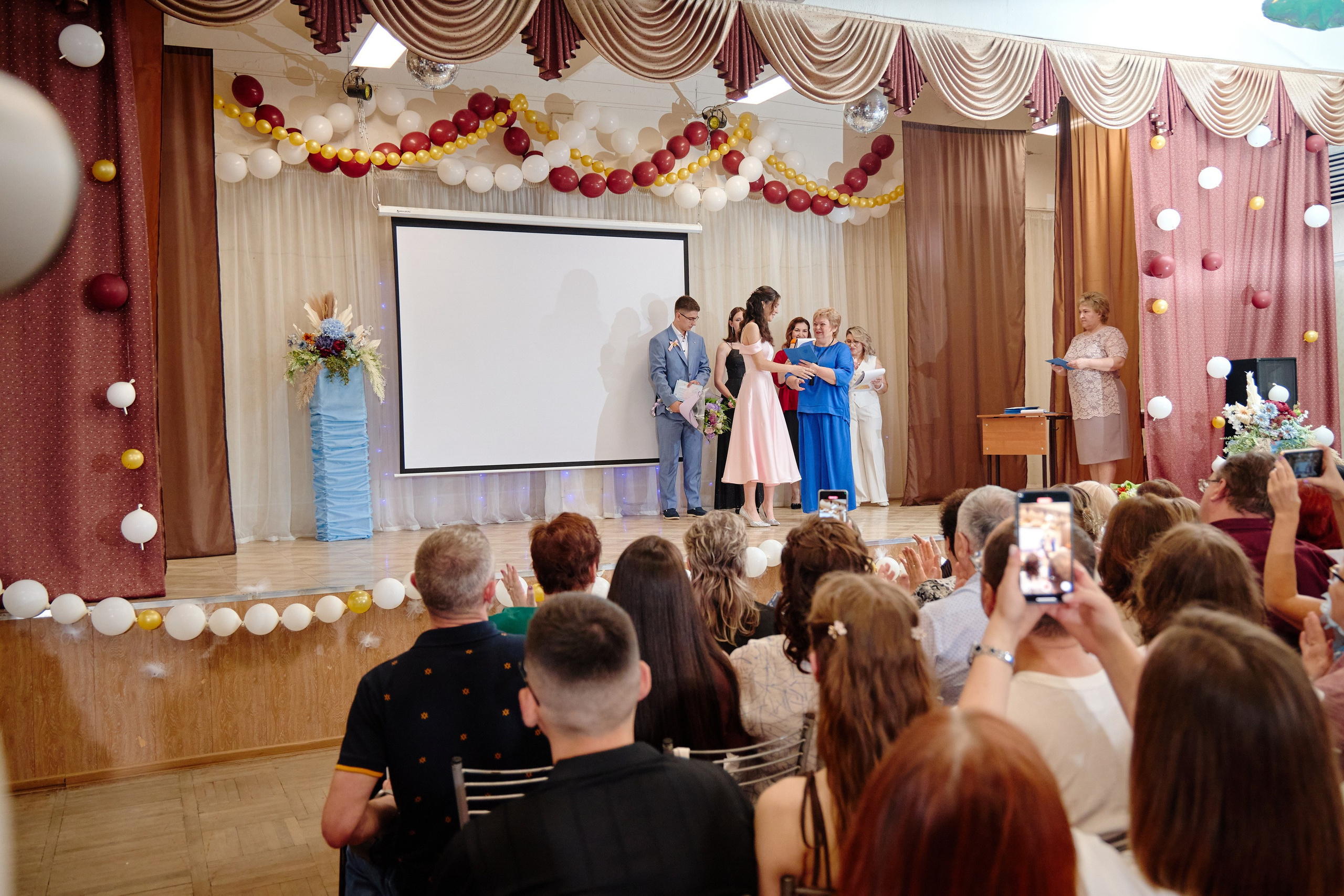 Выпускной 35 Сош. Фотограф Выпускные альбомы Таганрог Сергей Коробченко