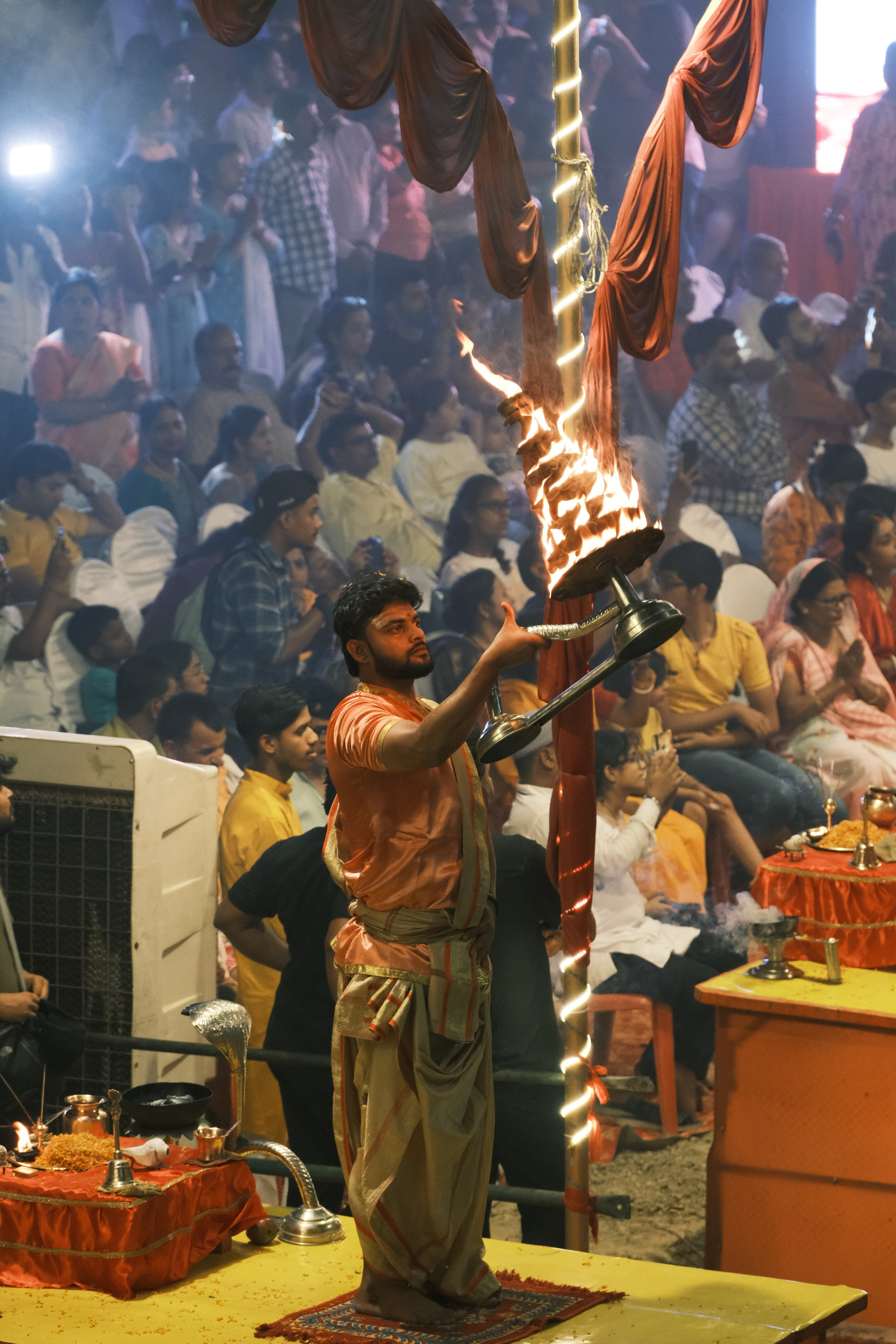 VARANASI. Https://www.instagram.com/paparrazzio