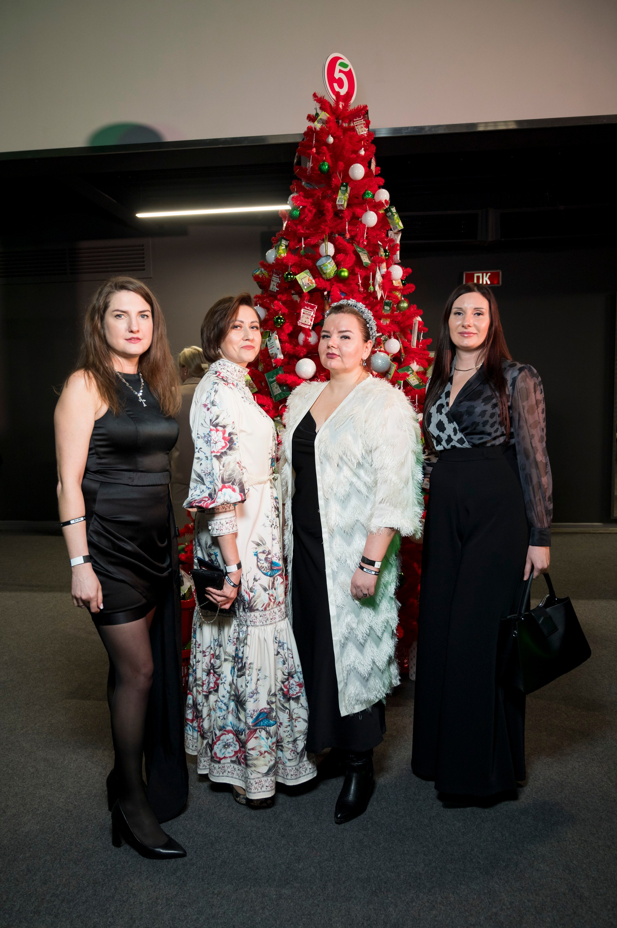 Новогодний корпоратив «Пятерочка». Репортажный фотограф и видеограф Слава Думчев. Тимбилдинги, отчетники, корпоративы