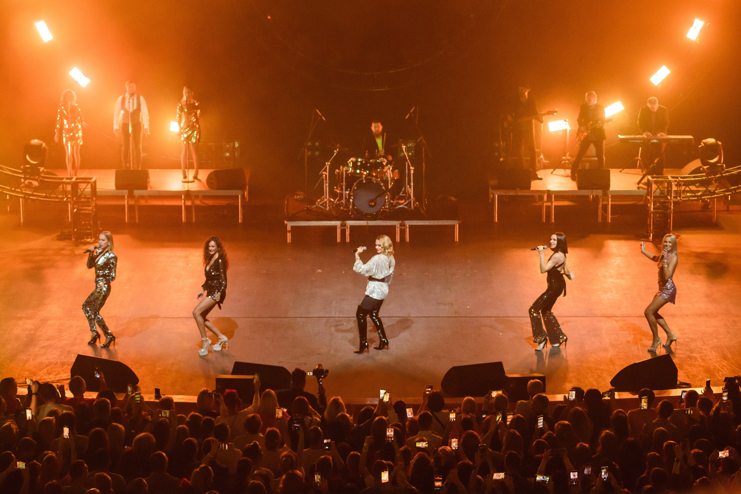 Дискотека 80-90-2000х — «Имена на все времена», Крокус Сити Холл. Бренд-фотограф для экспертов и блогеров в Москве Влада Горбовская