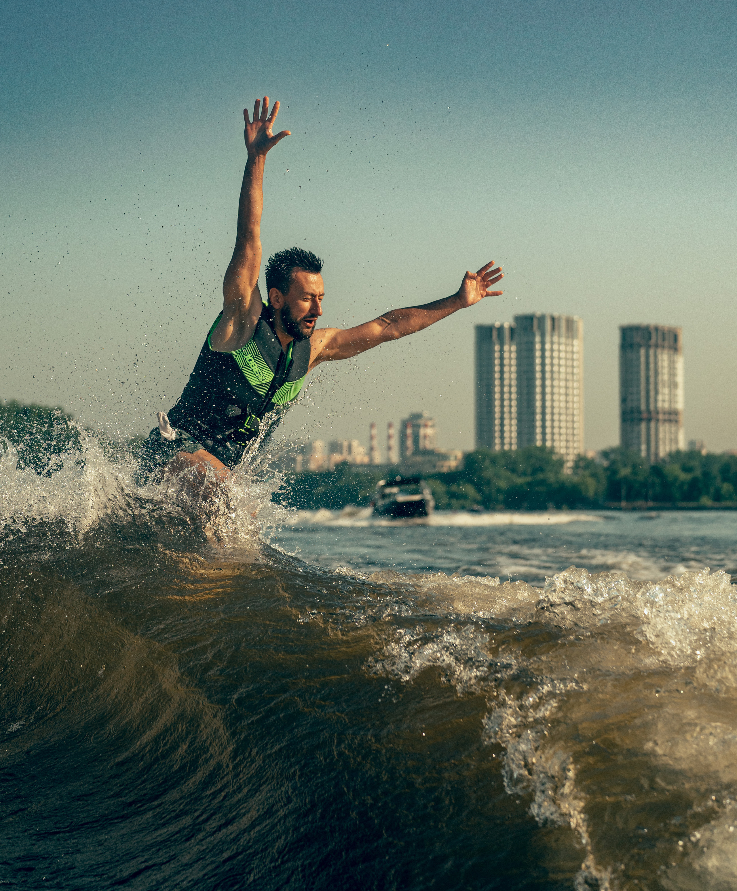 Action. Если ты на Земле — звони